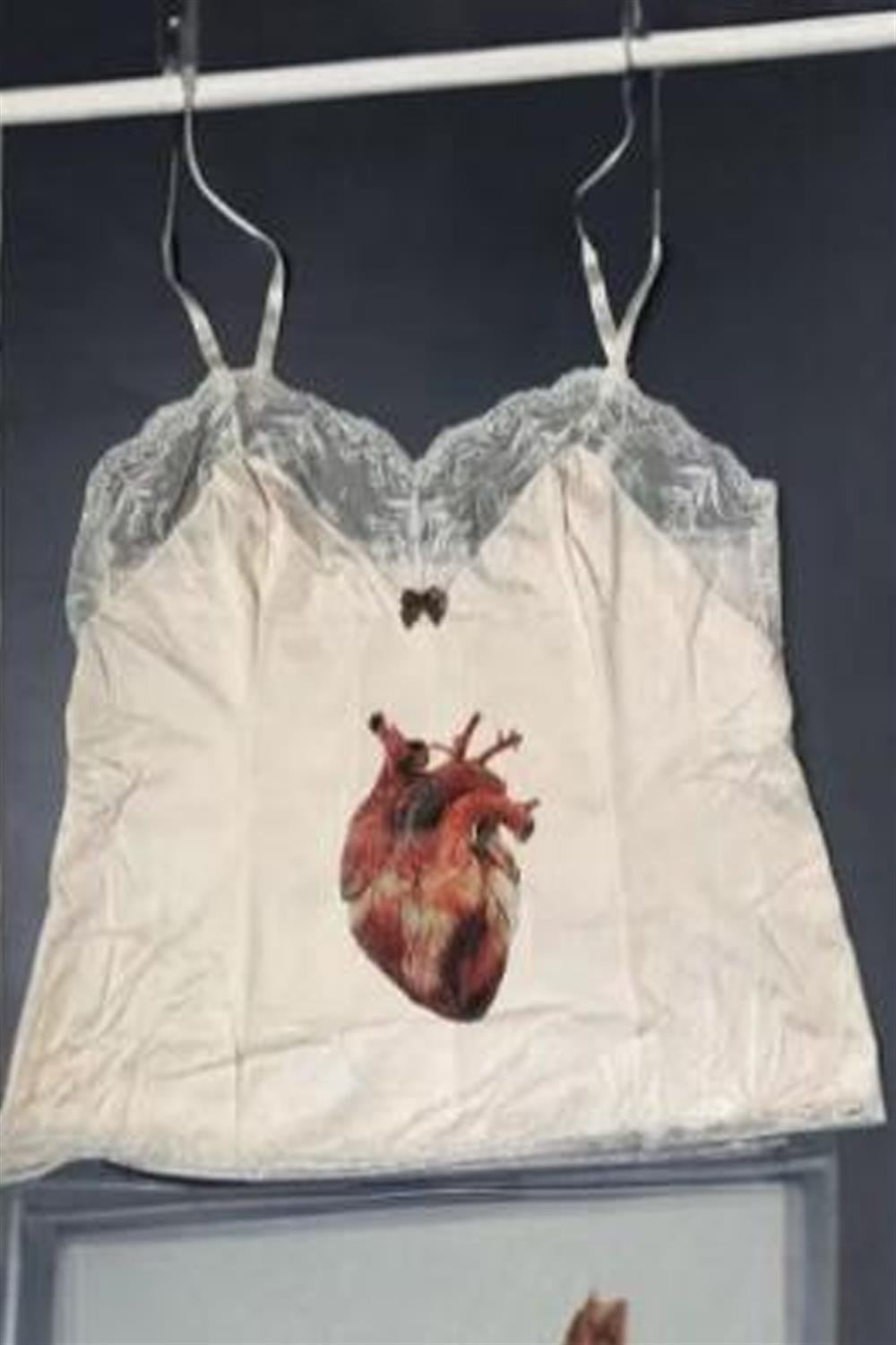 Beyaz Realistic Heart Dantel Askılı Crop