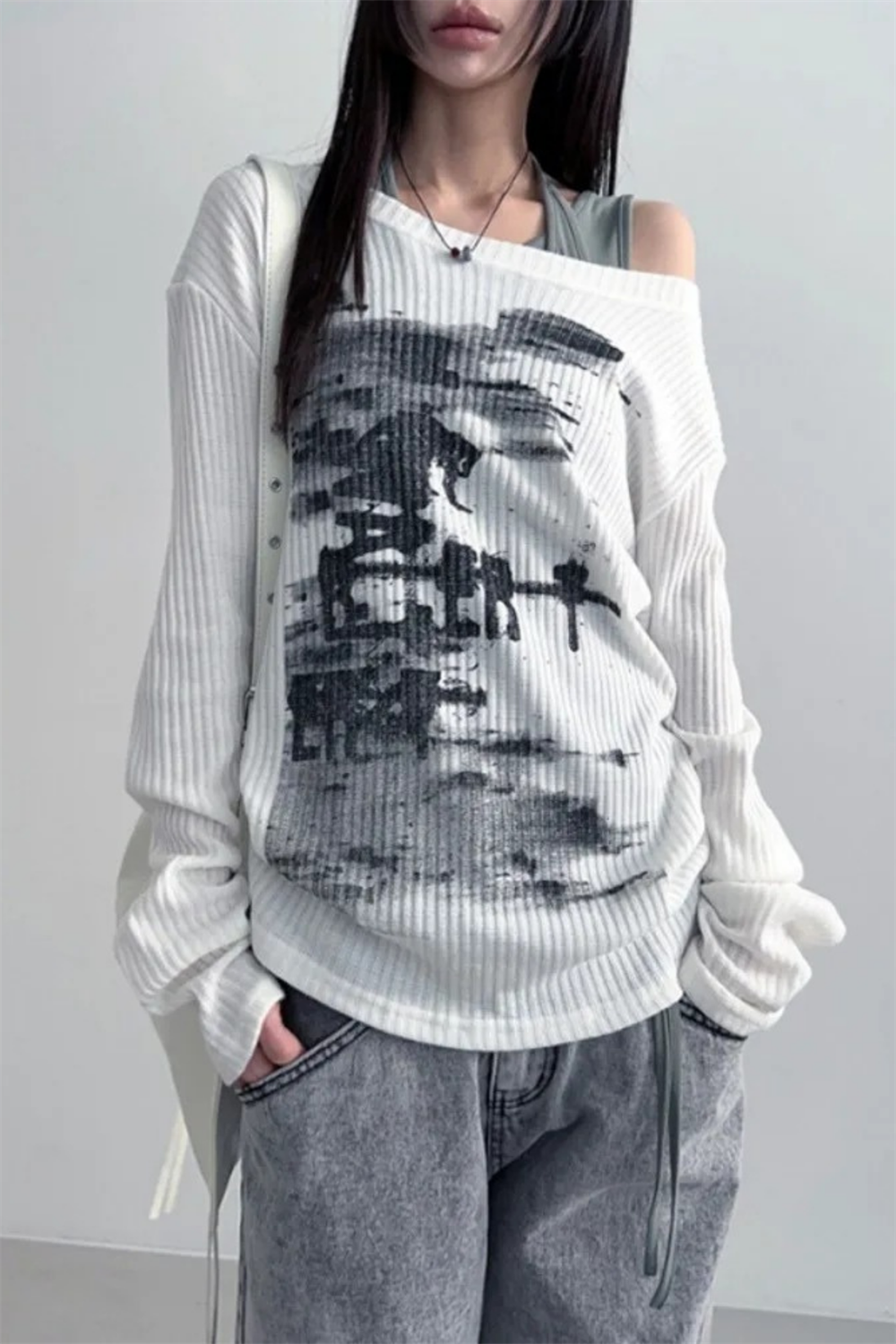 Beyaz Vintage Lost Omuz Dekolteli Sweatshirt