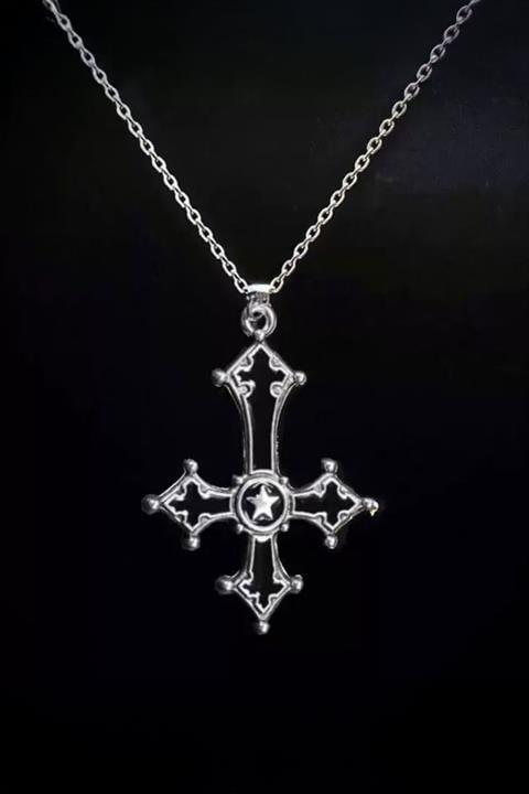 Silver Gotik Yıldız İşlemeli Sateen Siyah Haç Kolye