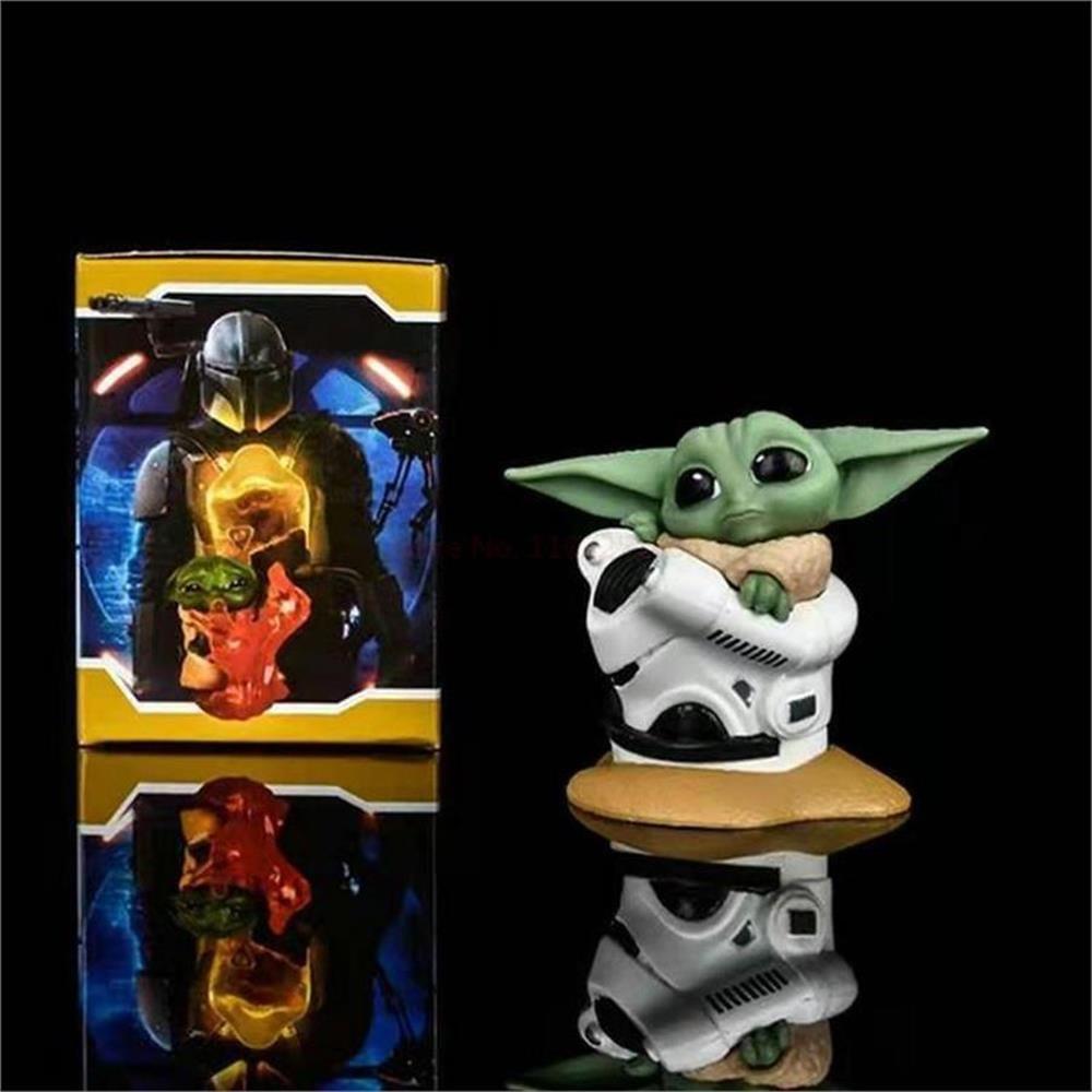 Star Wars : Baby Yoda Grogu - Stormtrooper Helmet Figür