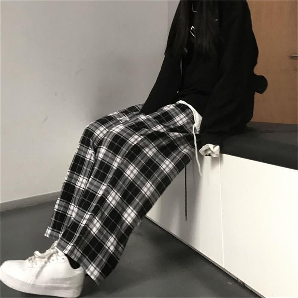 Yeni Beyaz Üzerine Siyah Ekoseli Rahat İnce Kaşmir Pamuklu Eşofman