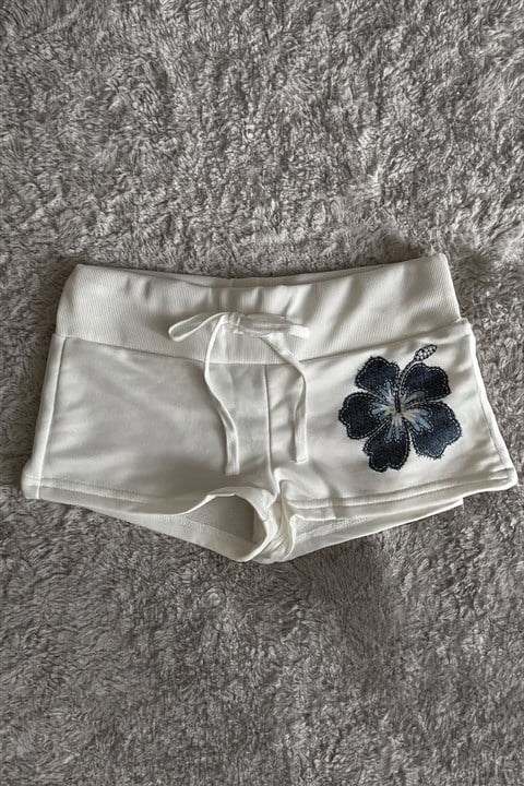 Beyaz Lacivert Hibiskus Çiçeği İpli Y2K Mini Şort