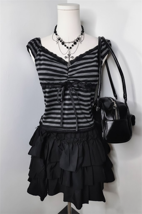 Siyah Antrasit Çizgili Grunge Fiyonklu Dantelli Y2K Kısa Kollu Crop