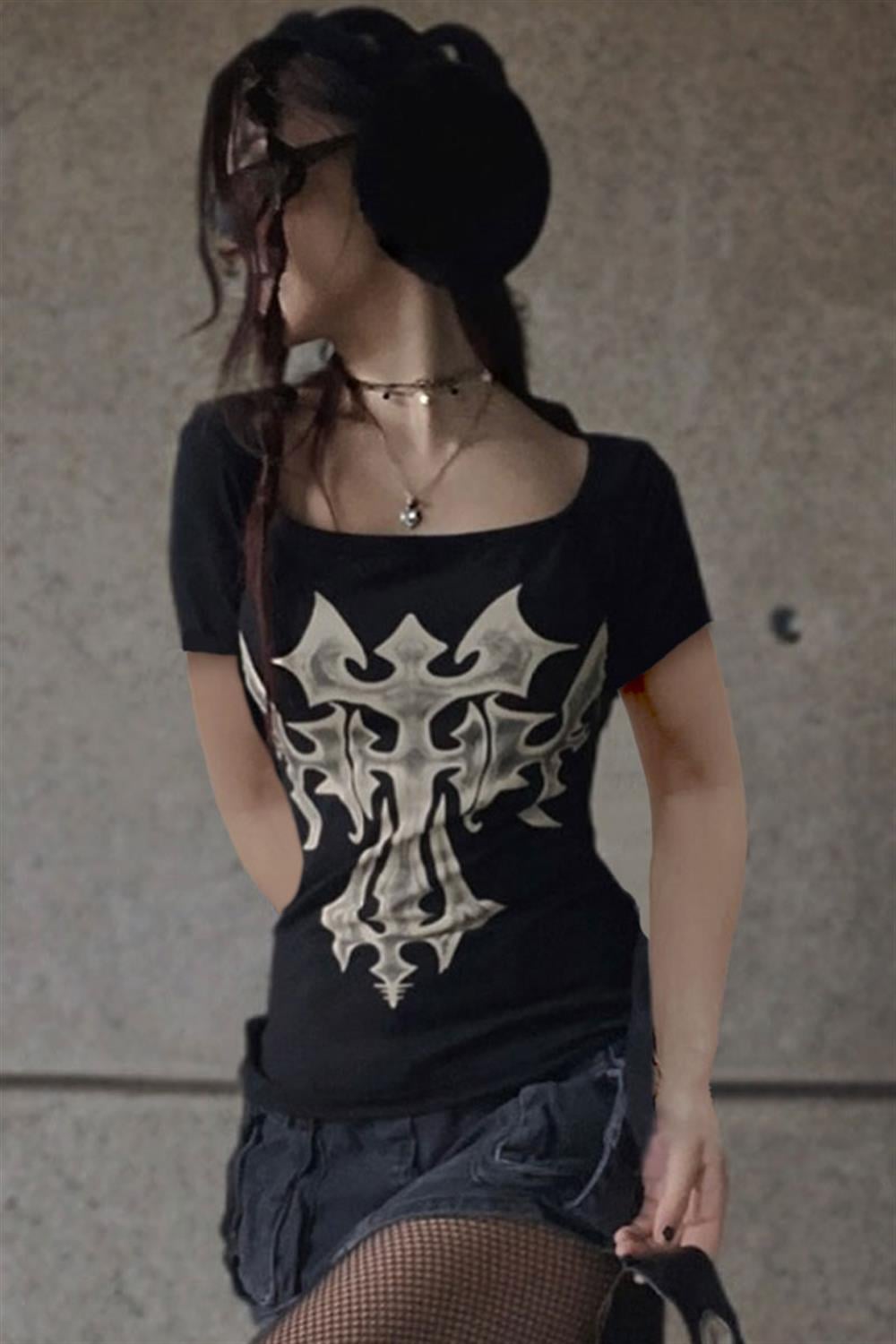 Siyah Gothic Kare Yaka Kısa Kollu Crop