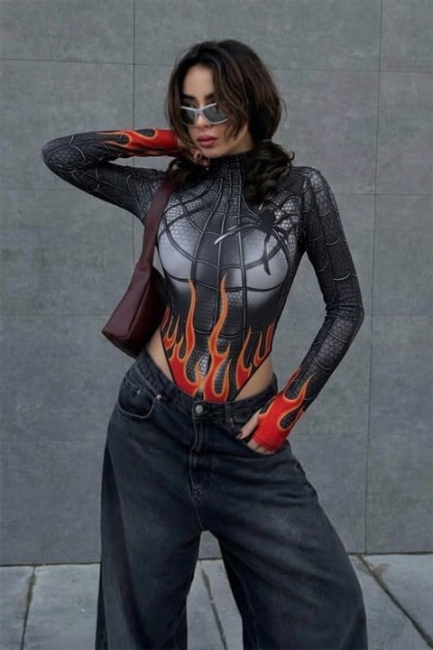 Siyah Spider Flame Baskılı Cosplay Y2K Uzun Kollu Çıtçıtlı Body
