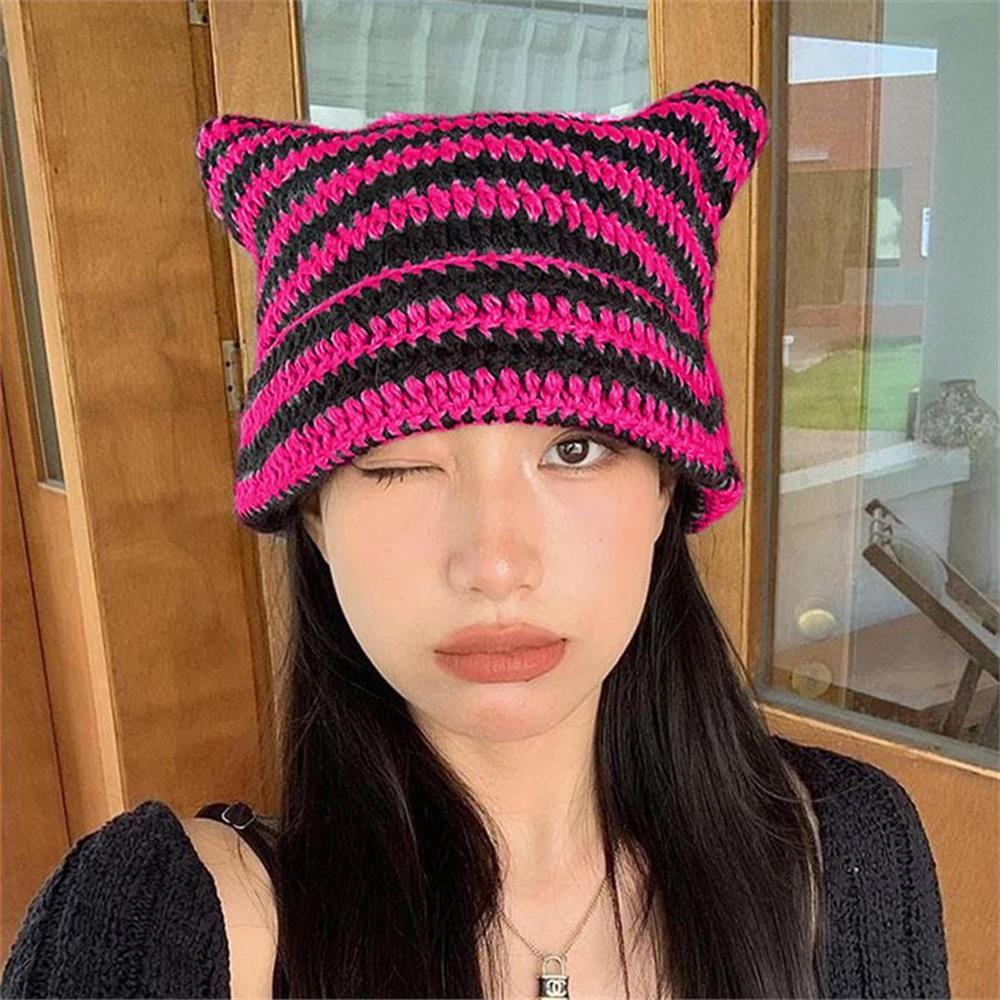 Yeni Pembe Siyah Çizgili Boynuz Detaylı Örgü Bere