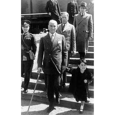 Atatürk Çocuk Sevgisi Posteri