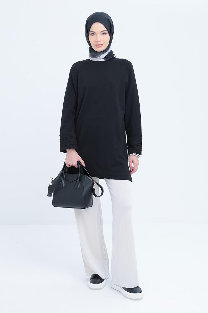 Siyah-Manşeti Nervür Detaylı Yırtmaçlı Tunik