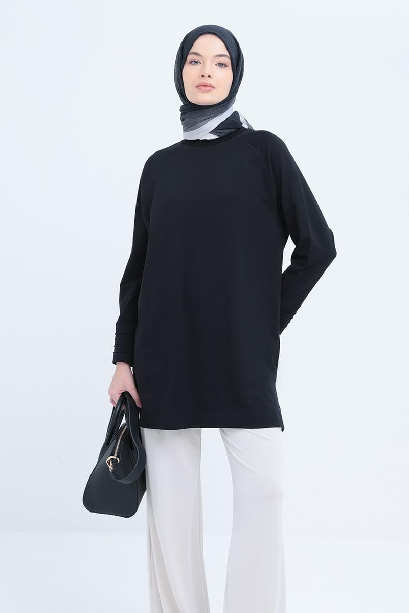 Siyah-Manşeti Nervür Detaylı Yırtmaçlı Tunik