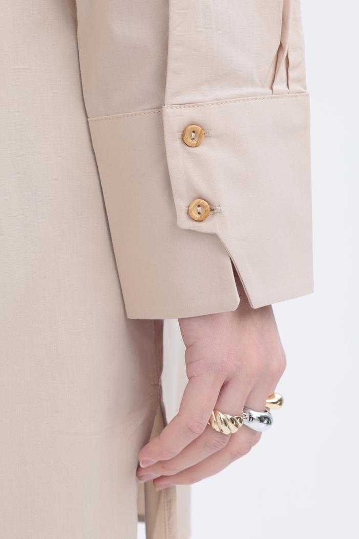 Bej-Manşeti Yırtmaç Detaylı Poplin Gömlek