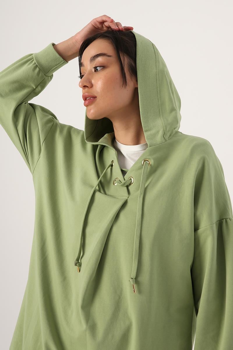 Oversize Kapüşonlu Yaka Detaylı Sweatshirt