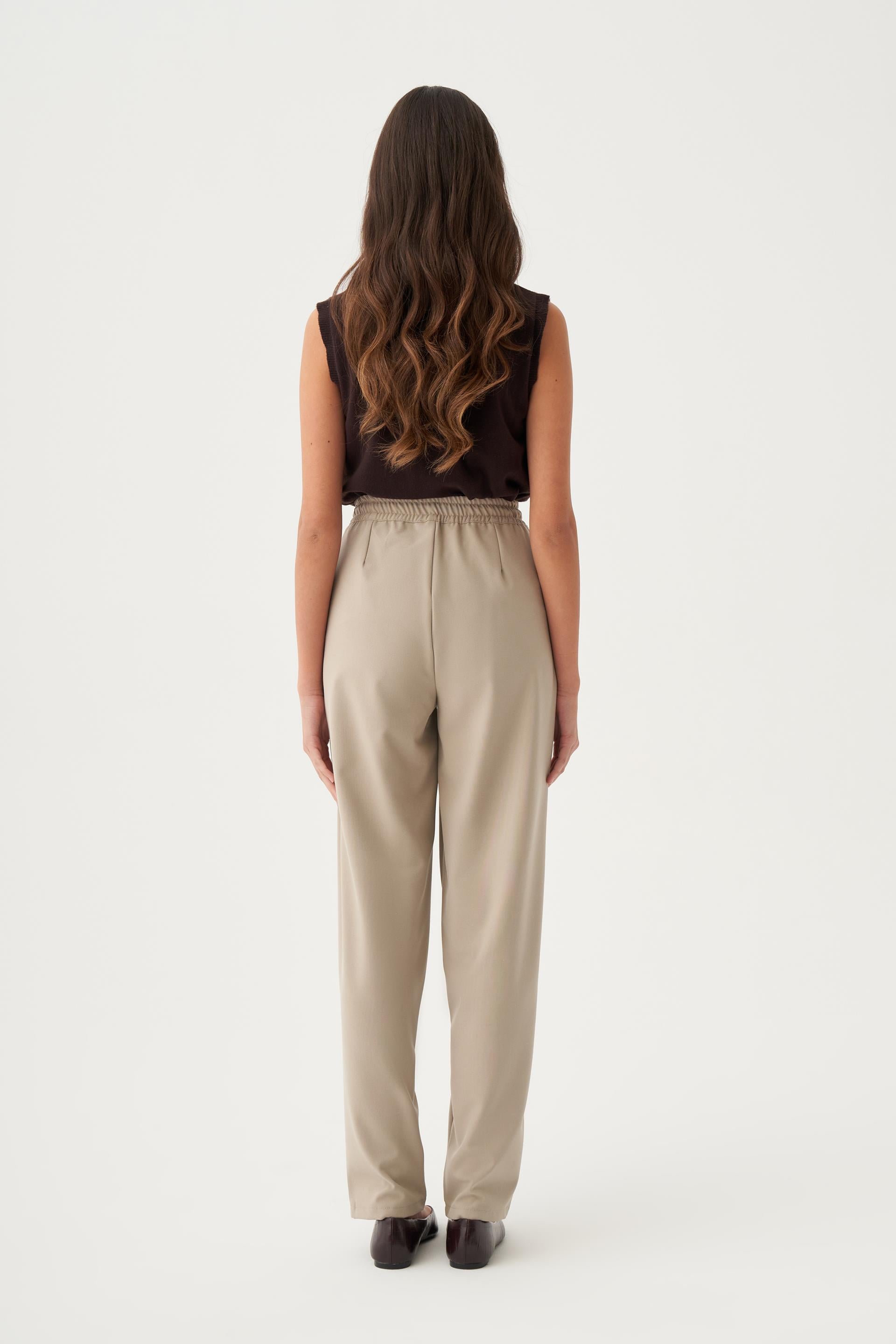 Bej-Beli Lastikli Havuç Kesim Polyviscon Pantolon