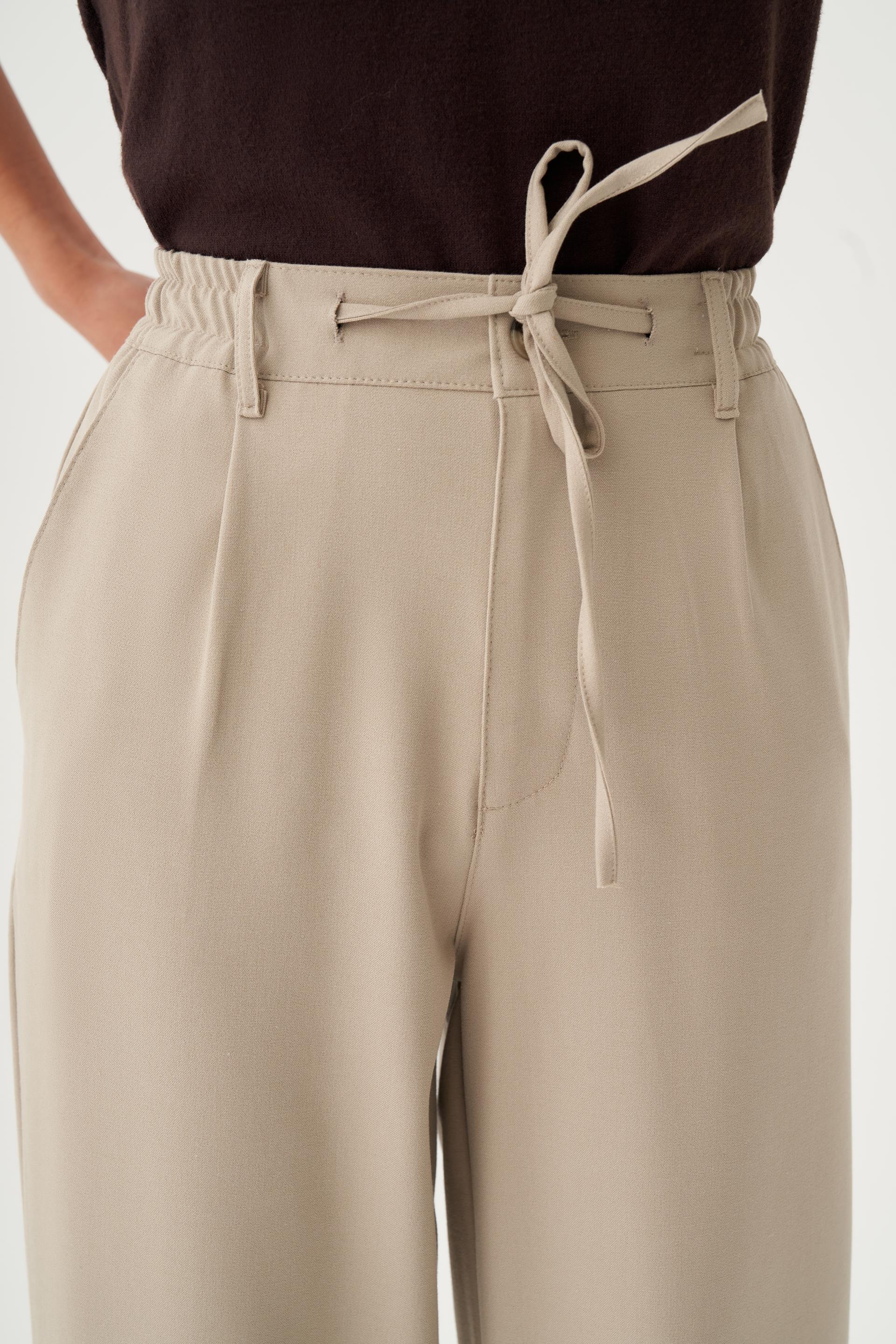 Bej-Beli Lastikli Havuç Kesim Polyviscon Pantolon