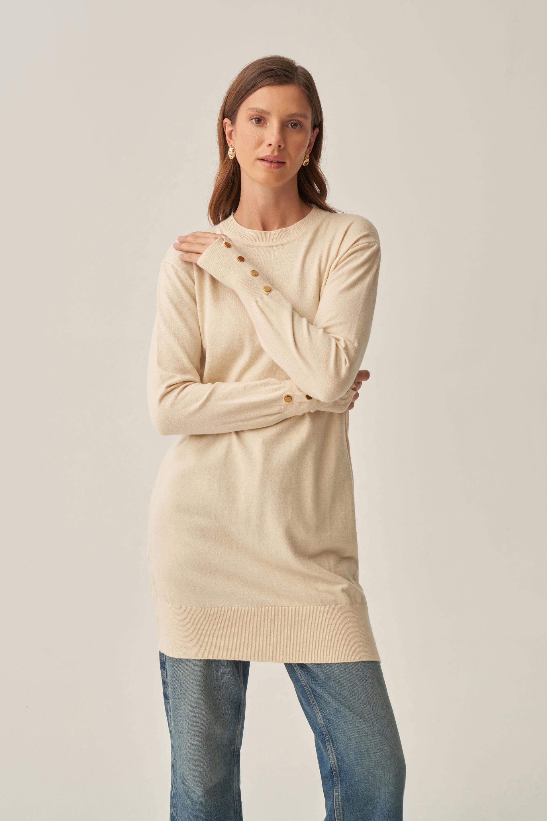 Bej-Bilekte Dügme Detaylı Kazak