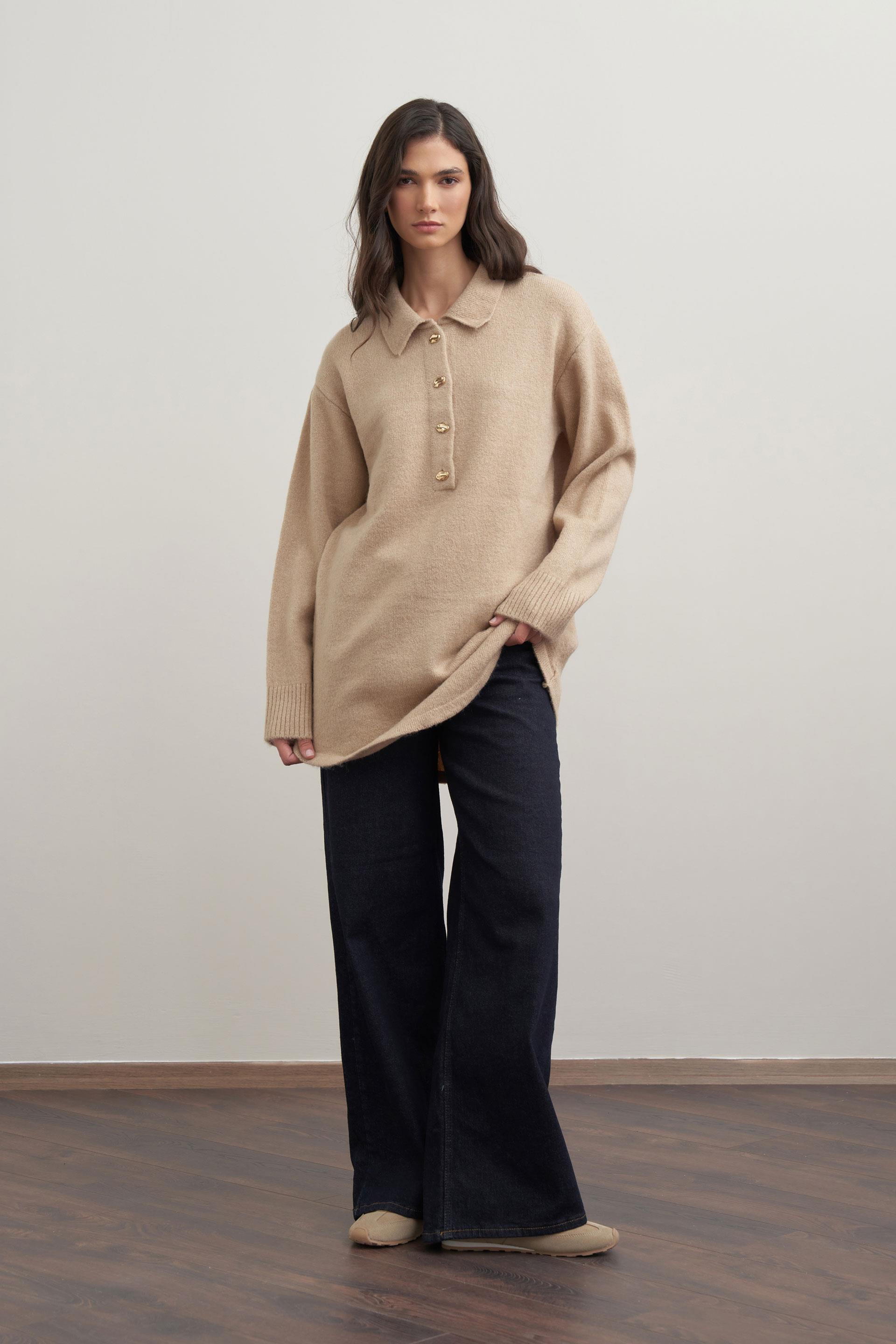 Bej-Gold Dügmeli Yarım Patlı Kazak