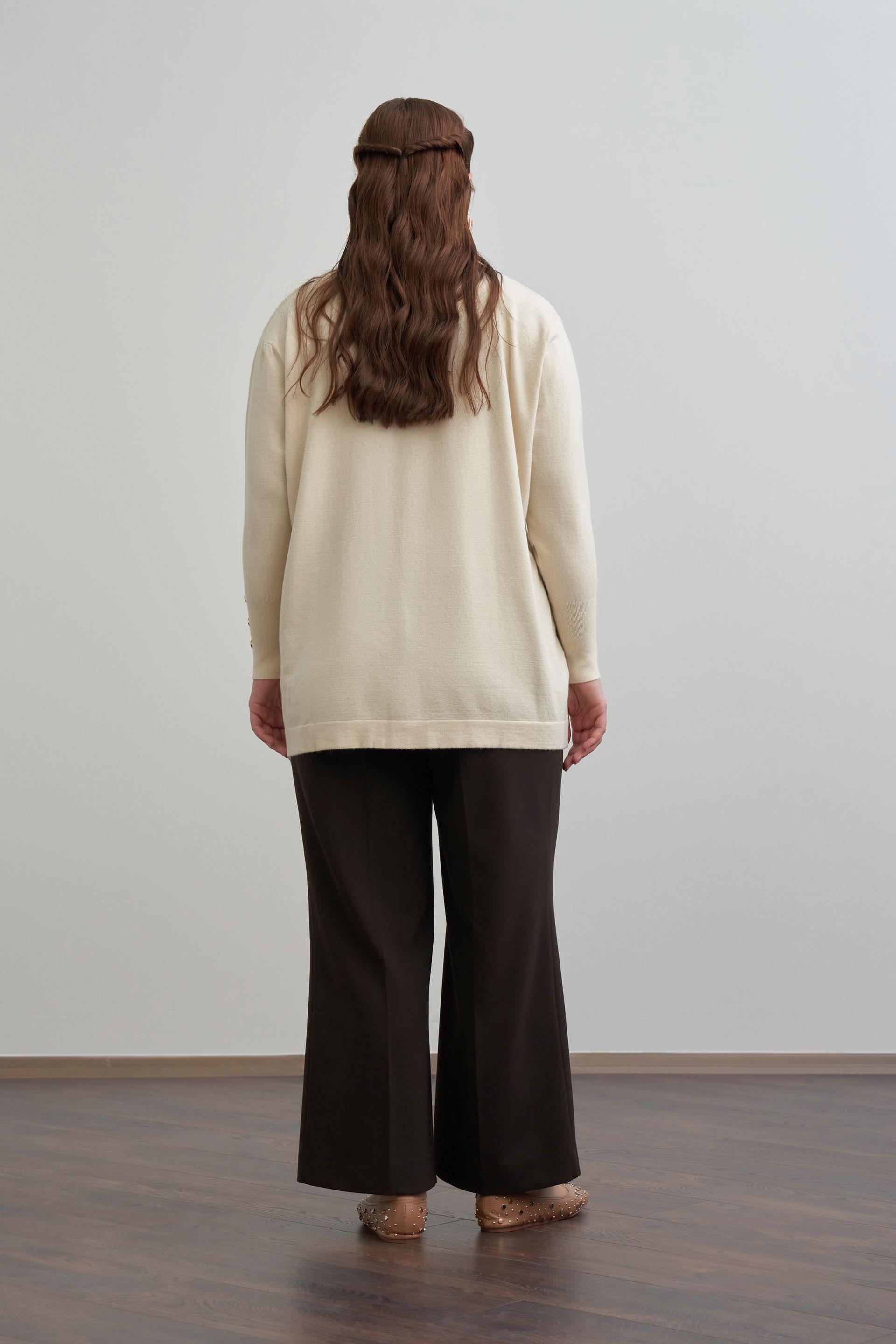 Bej-Manşeti Gold Dügmeli Büyük Beden Kazak