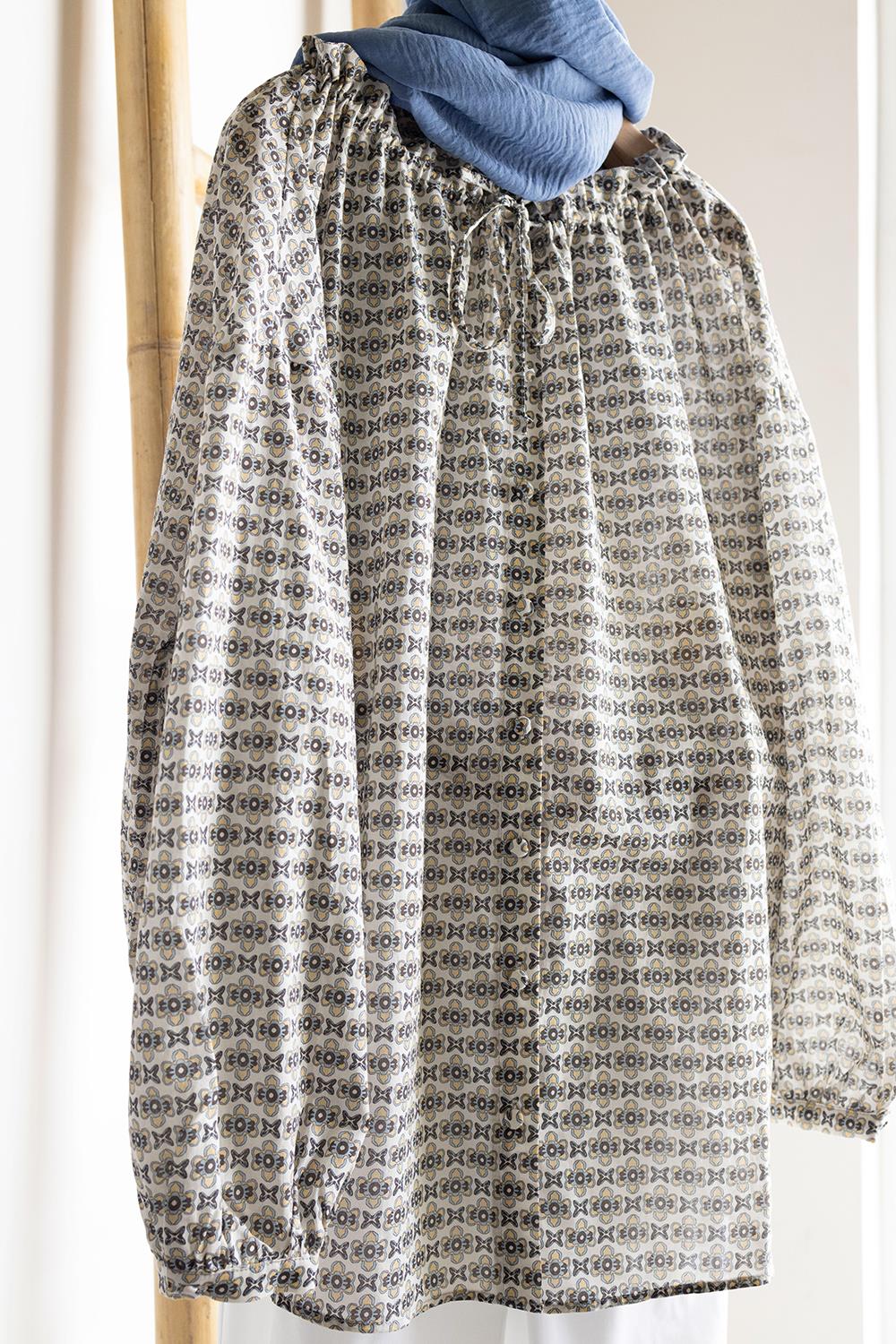 Bej-Mavi-Yaka Büzgülü Desenli Gömlek