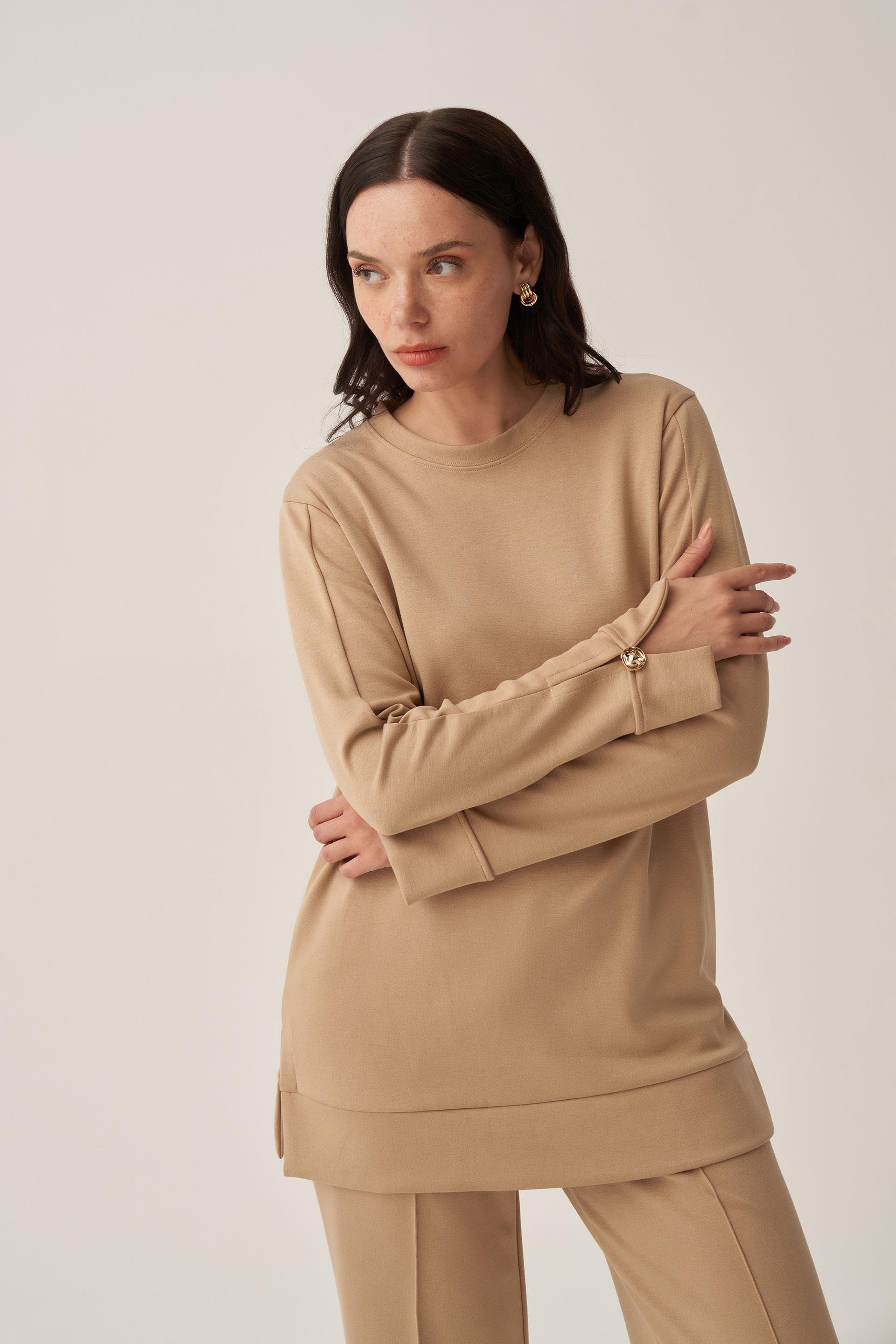 Bej-Yumuşak Dokulu Gold Dügmeli Sweatshirt