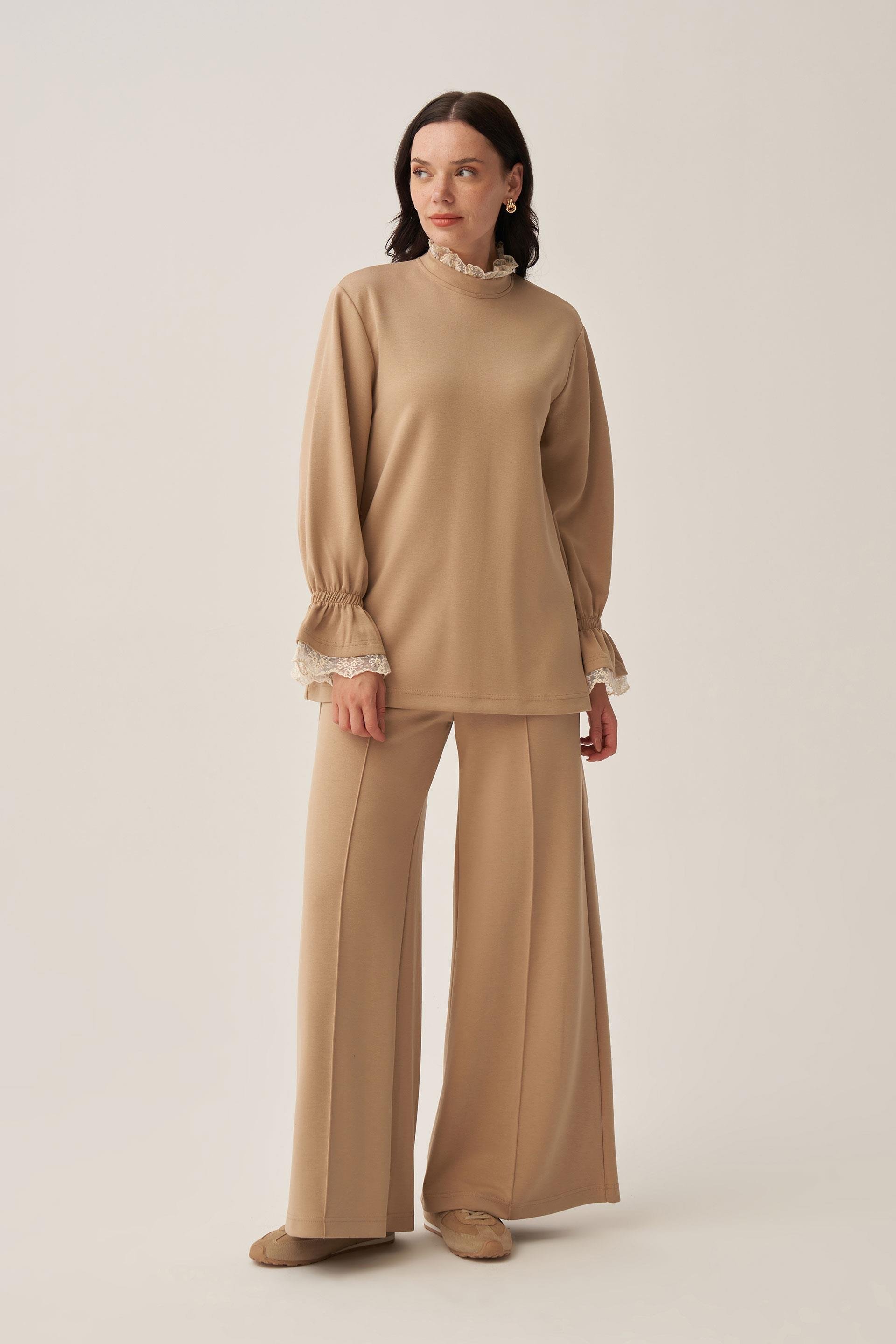 Bej-Yumuşak Dokulu Fisto Garnili Pantolonlu Takım