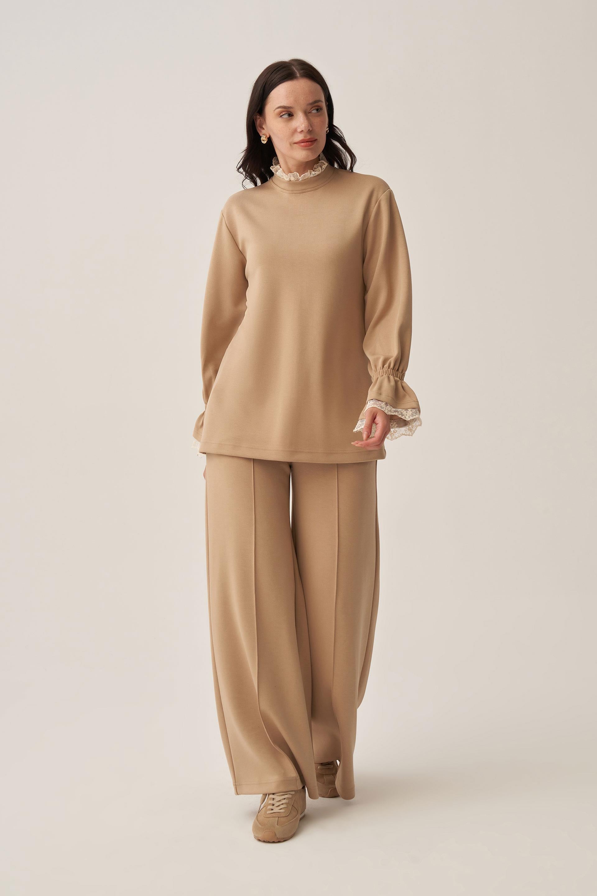 Bej-Yumuşak Dokulu Fisto Garnili Pantolonlu Takım