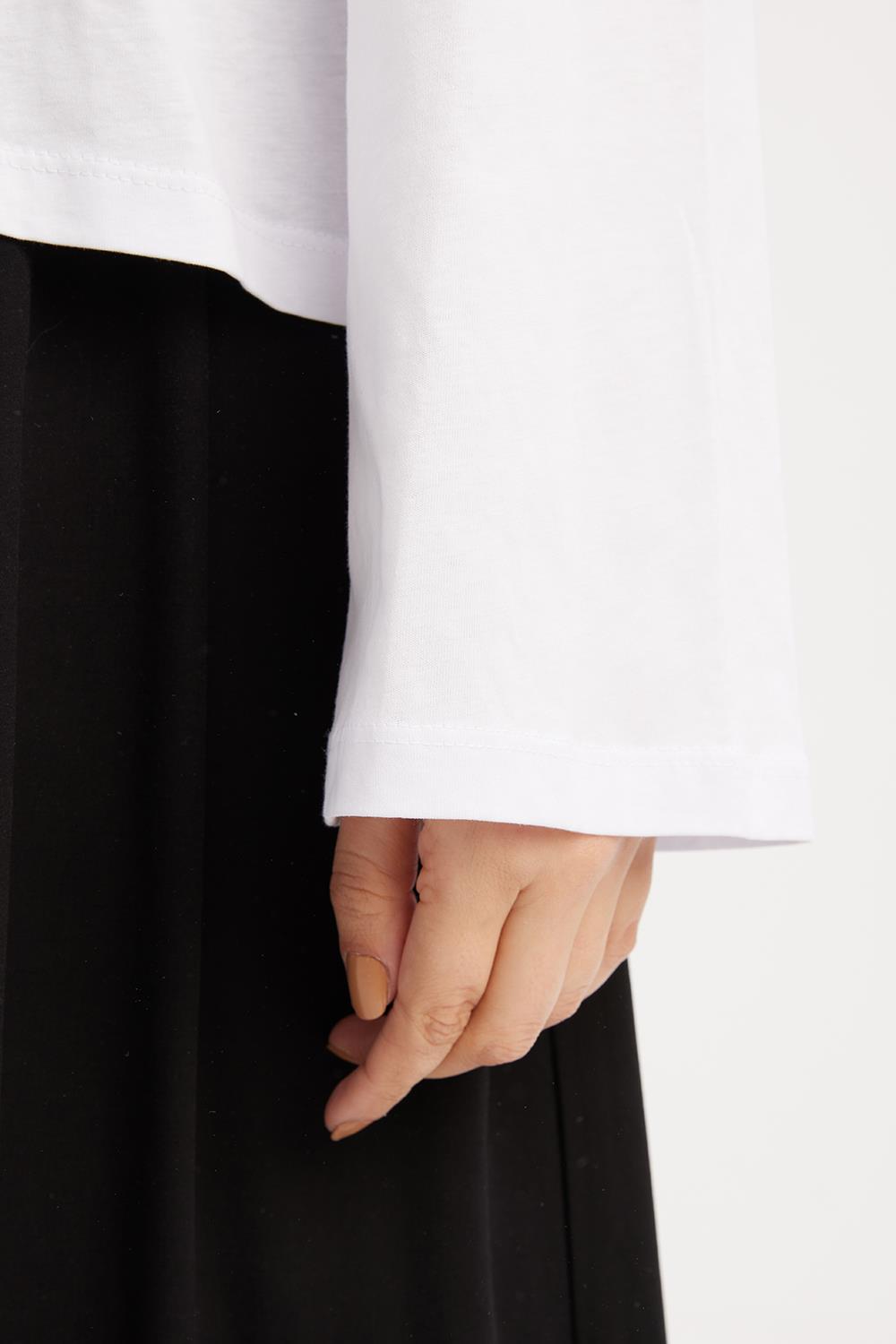 Beyaz-Arkası Uzun Süprem T-shirt