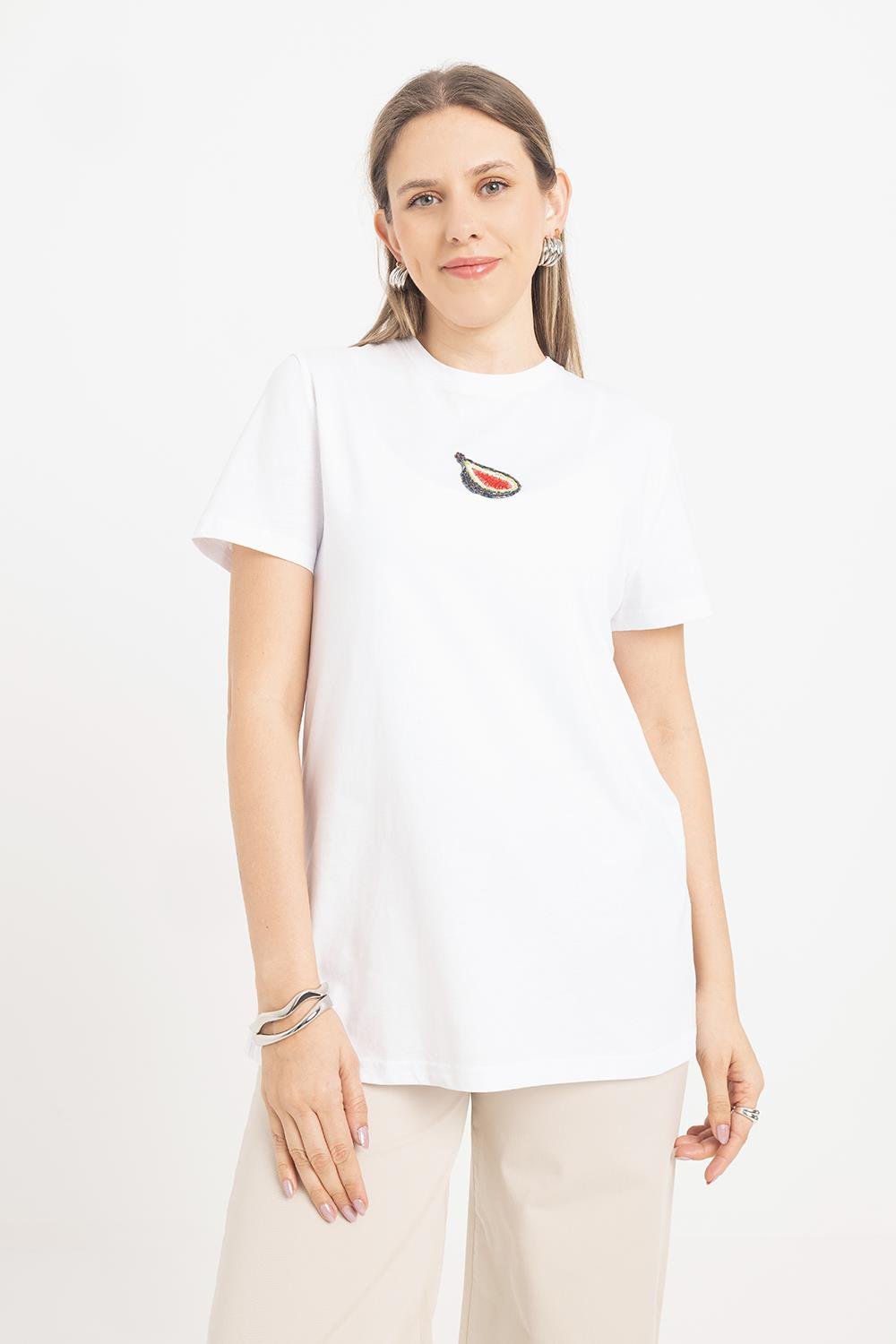 Beyaz-Kısa Kollu Nakış Detaylı Süprem Tshirt