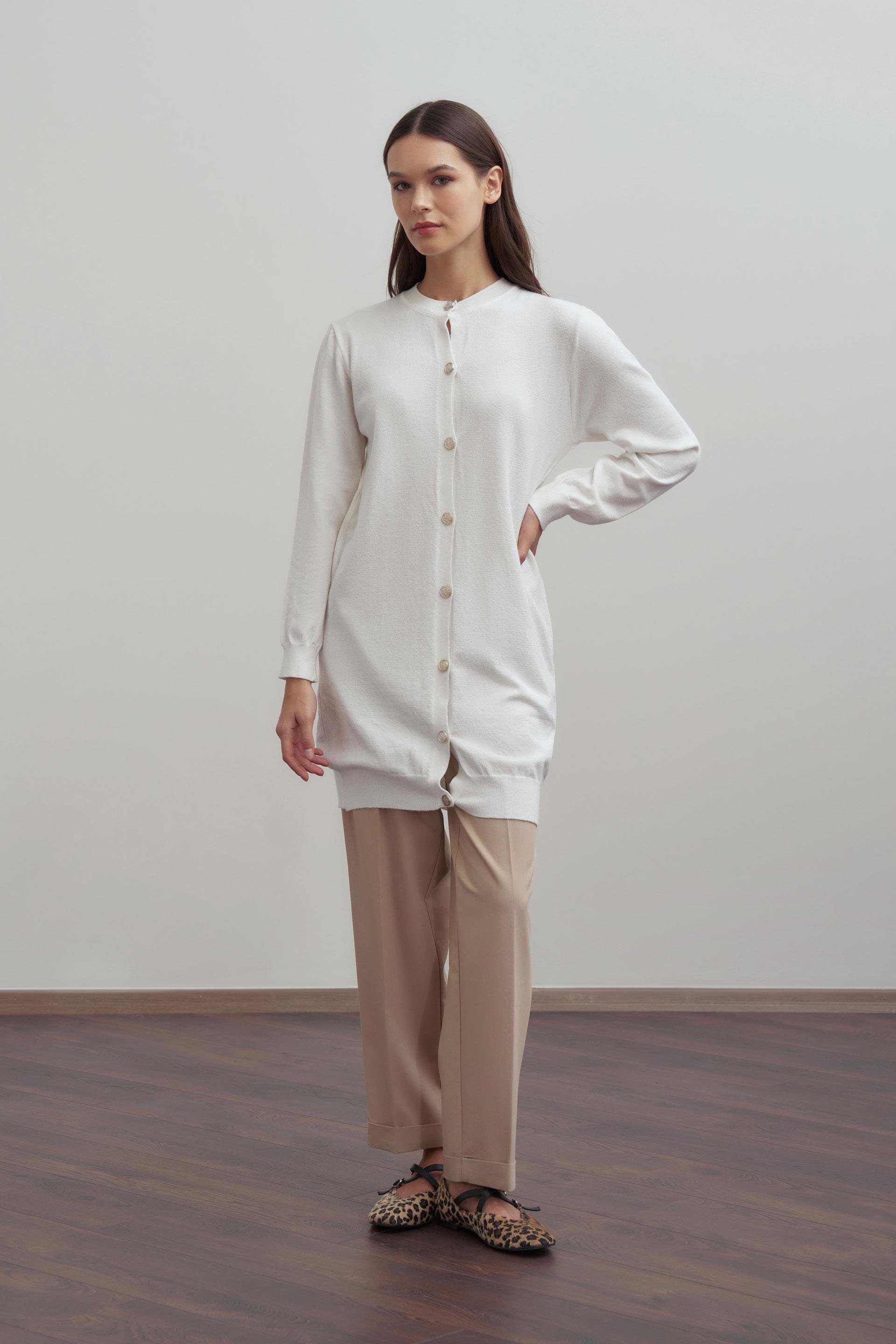 Ekru-Gold Dügmeli Uzun Triko Hırka