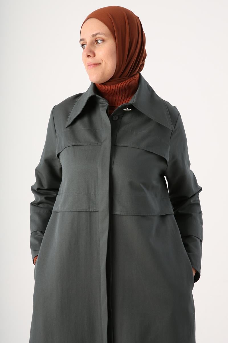 Pointed Collar Hidden Button Abaya