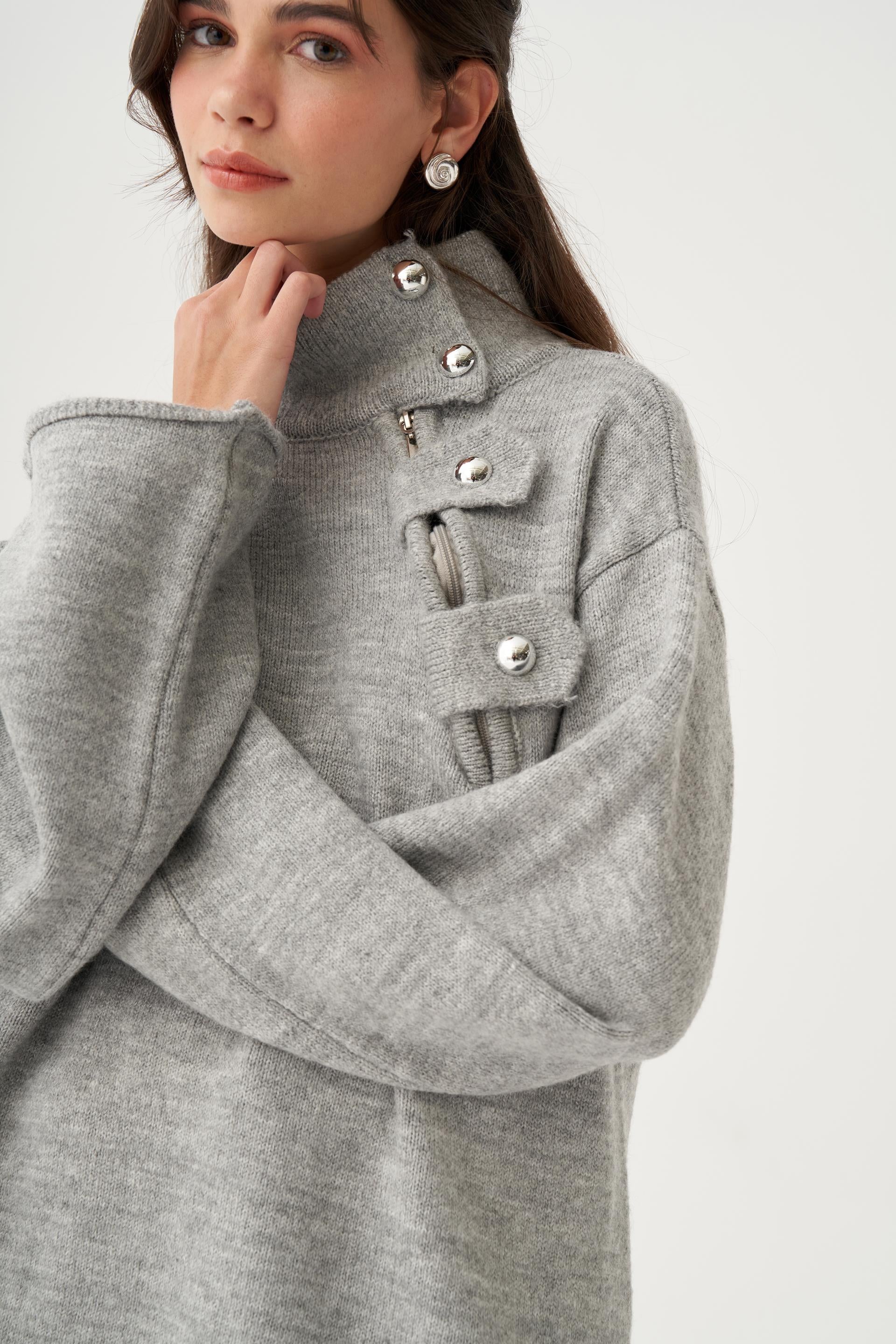 Gri-Yakası Apoletli Triko Kazak