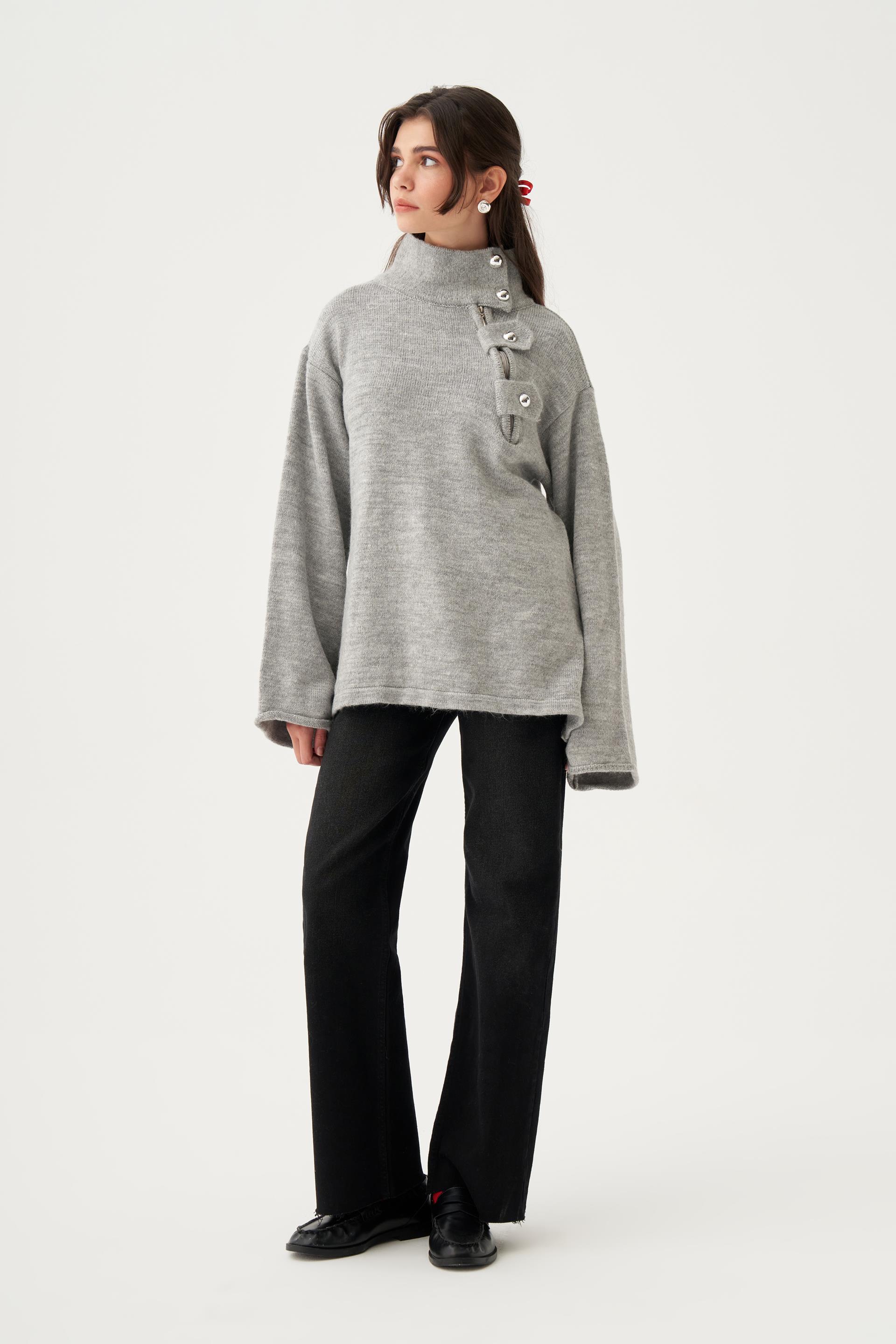 Gri-Yakası Apoletli Triko Kazak