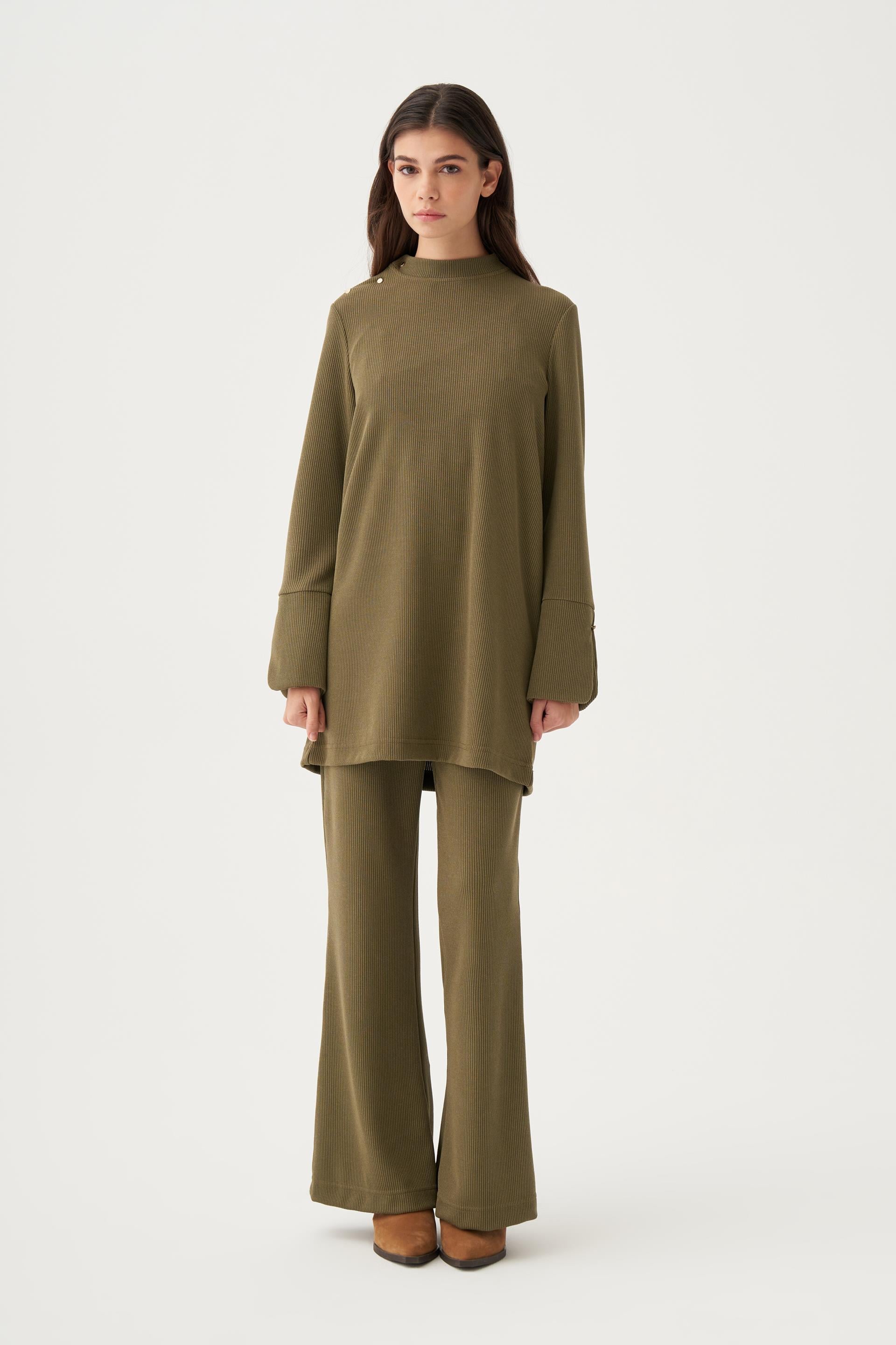 Haki-Pilise Detaylı Pantolonlu Takım