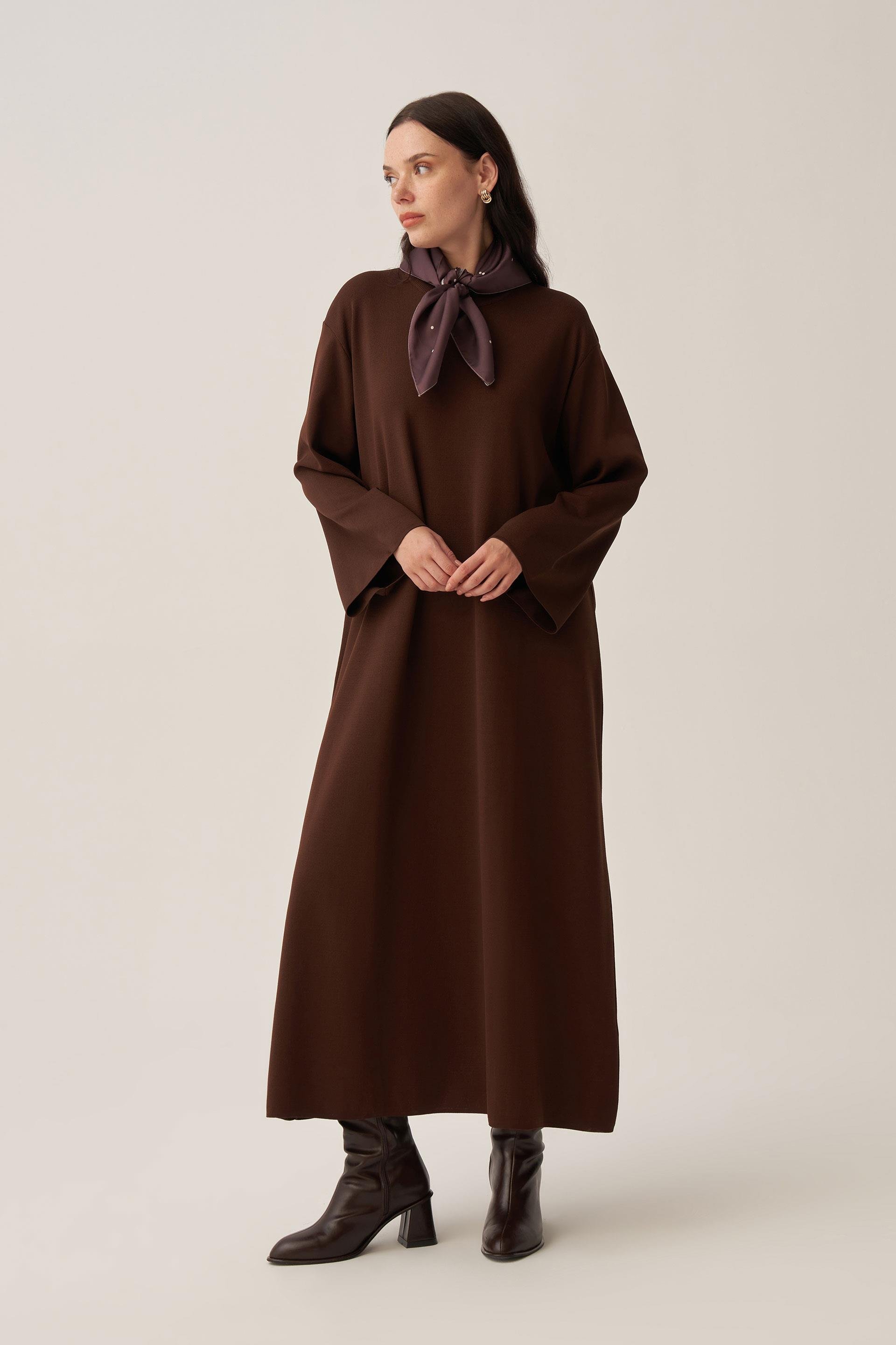 Kahve-Geniş Manşetli Triko Elbise