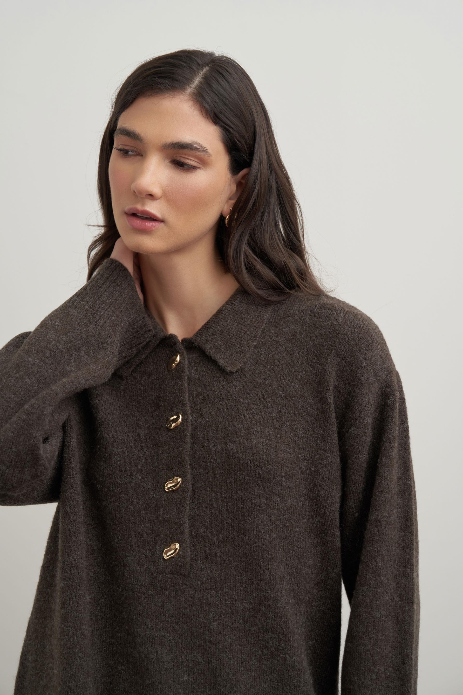 Kahve-Gold Dügmeli Yarım Patlı Kazak