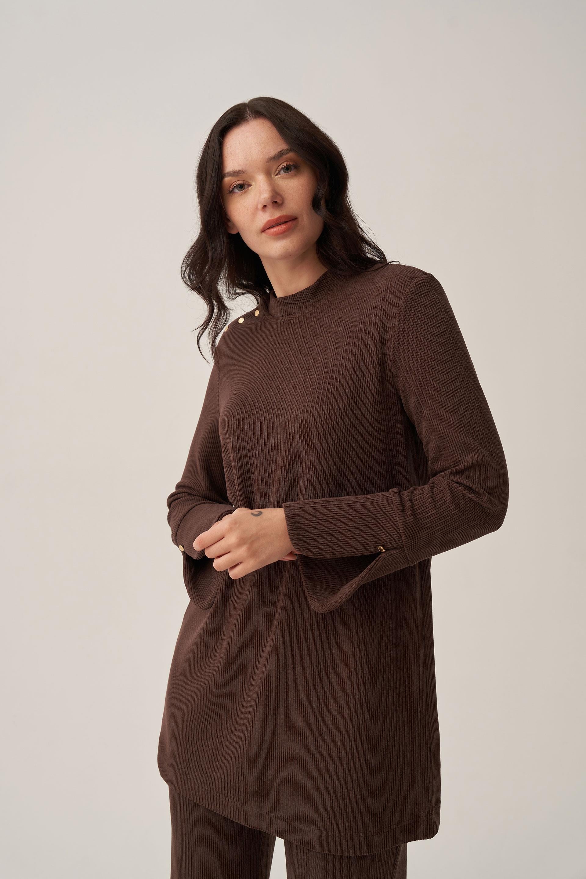 Kahve-Pilise Detaylı Pantolonlu Takım