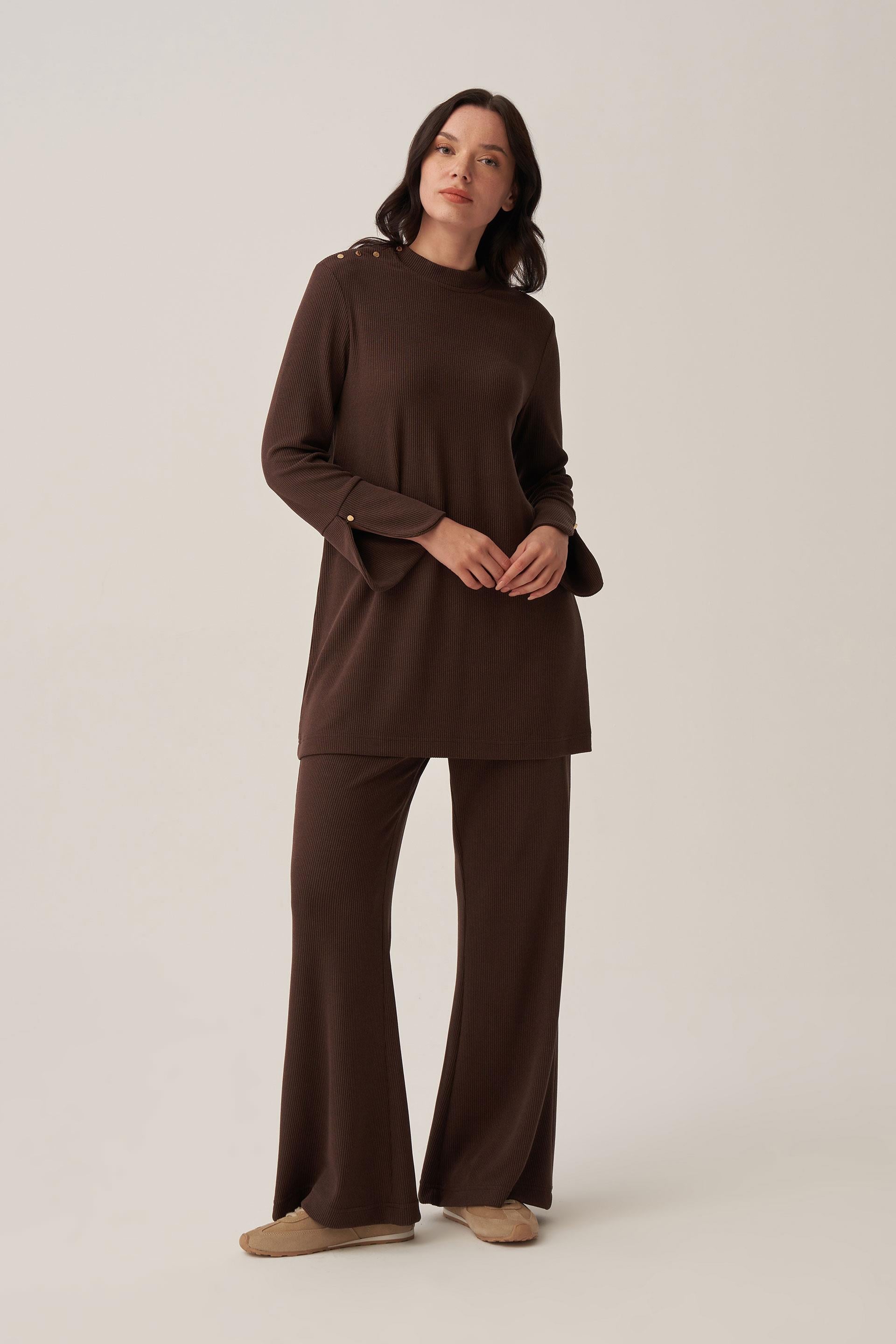 Kahve-Pilise Detaylı Pantolonlu Takım