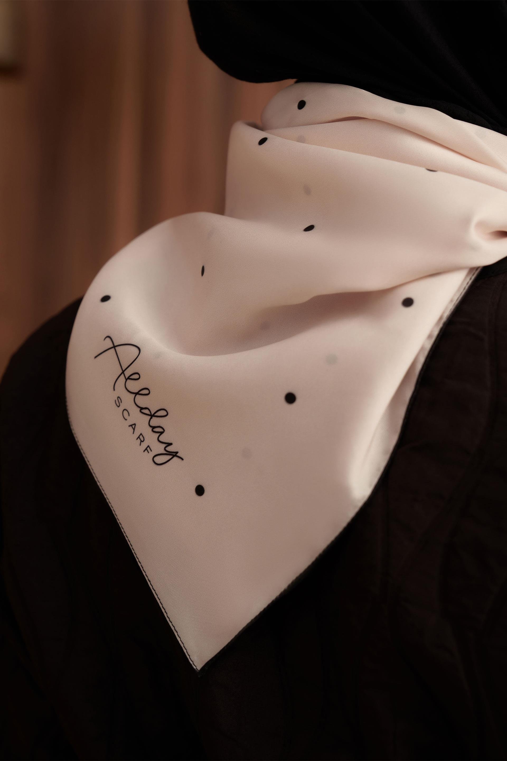 Krem-Desenli Çok Kullanımlı Fular