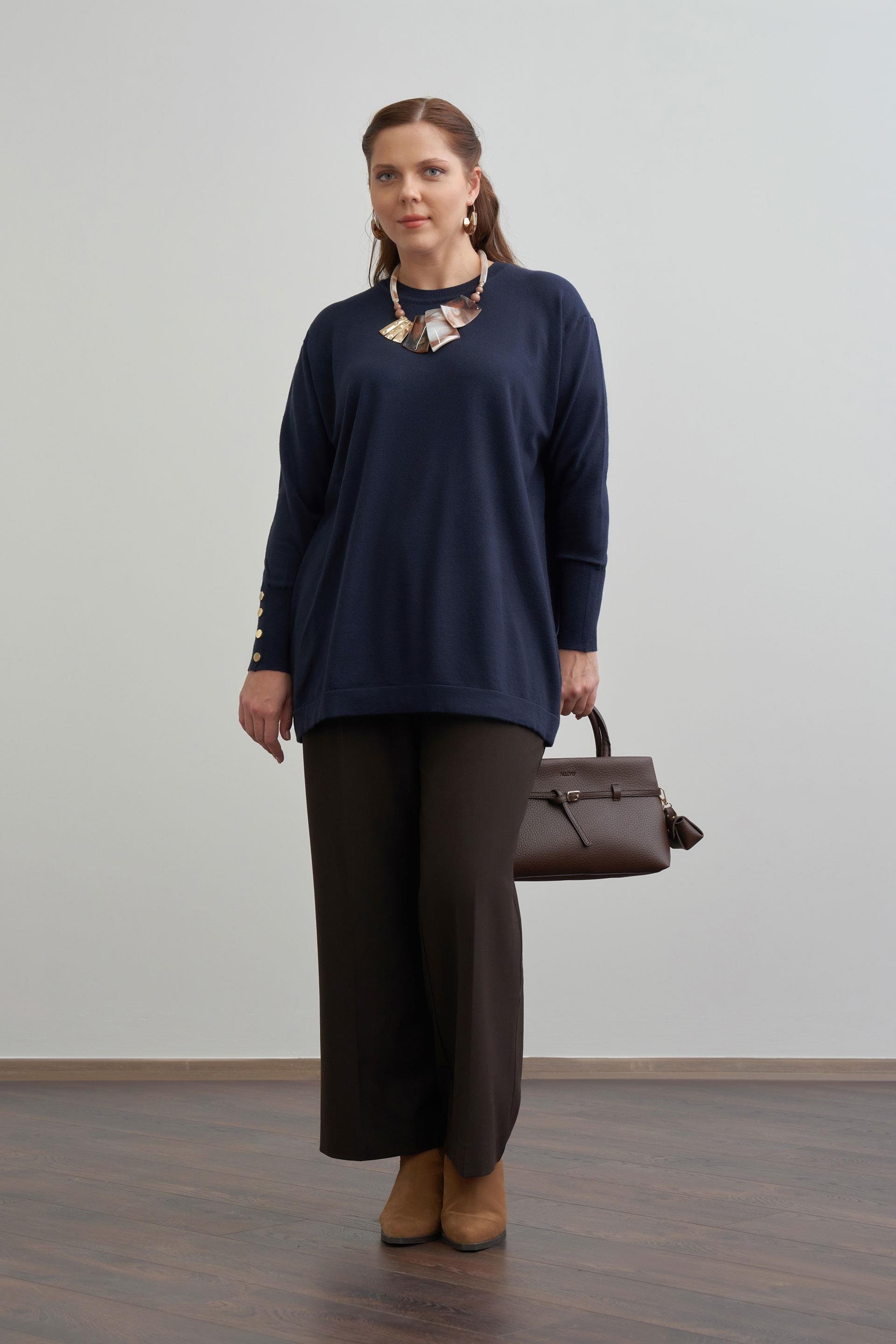 Lacivert-Manşeti Gold Dügmeli Büyük Beden Kazak