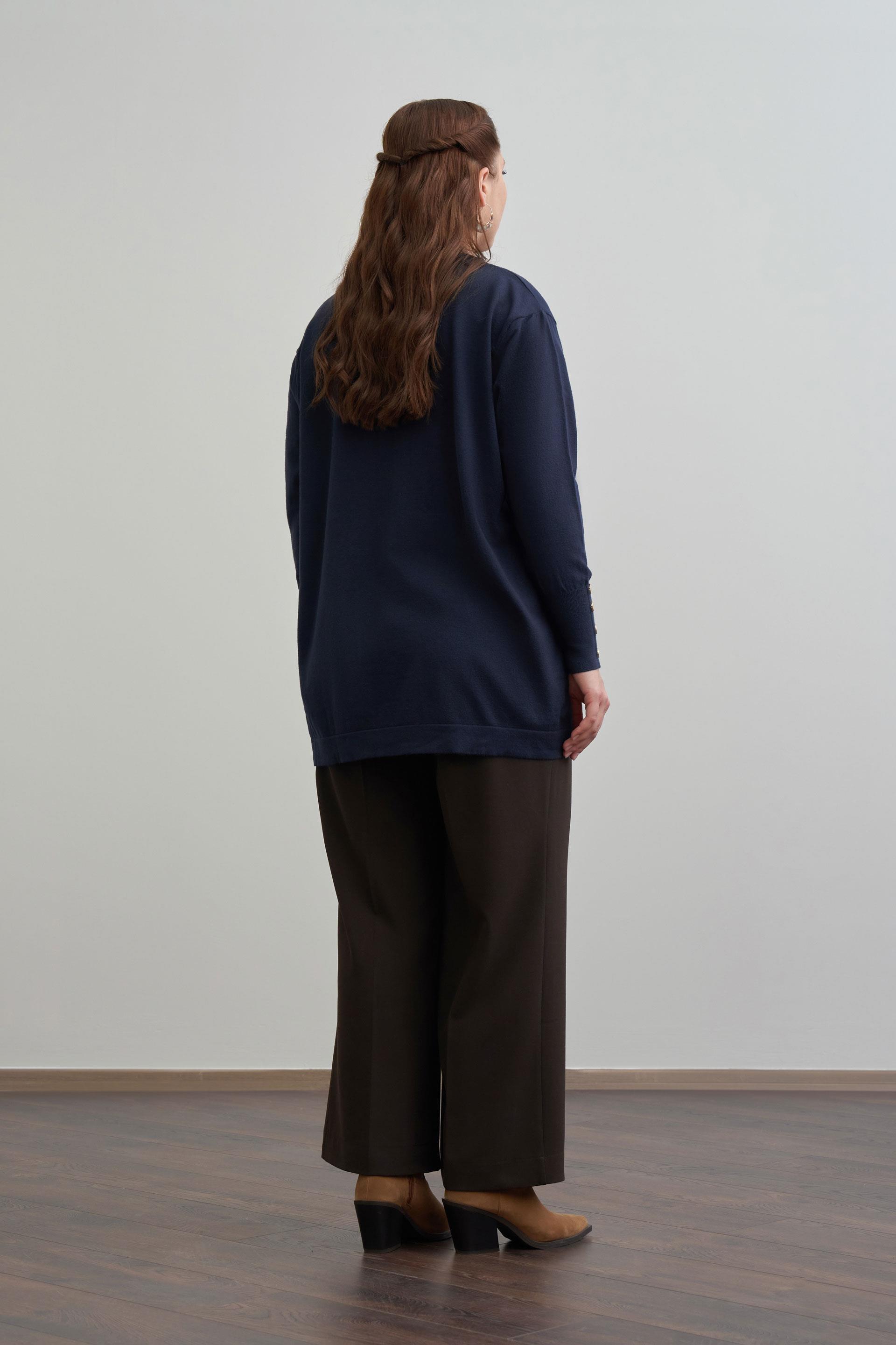 Lacivert-Manşeti Gold Dügmeli Büyük Beden Kazak