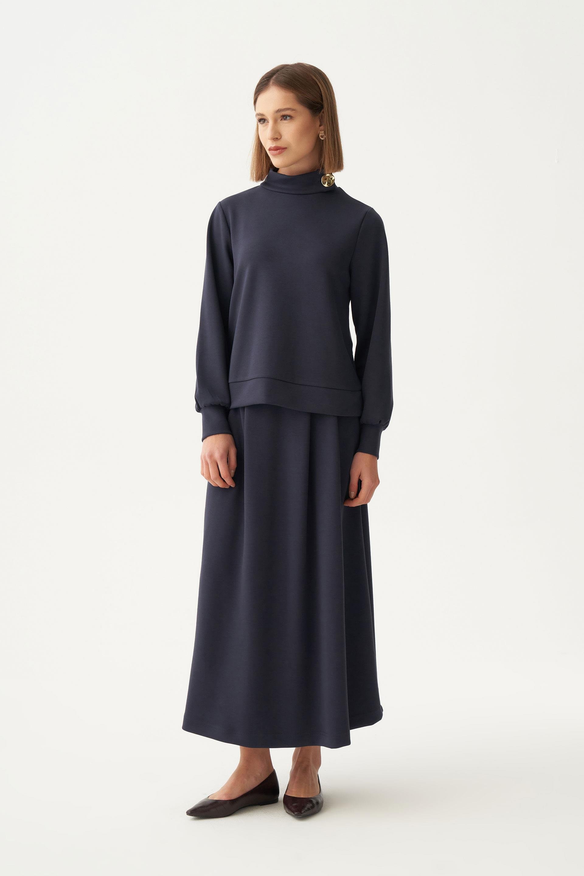 Lacivert-Yumuşak Dokulu Gold Düğmeli Etekli Takım