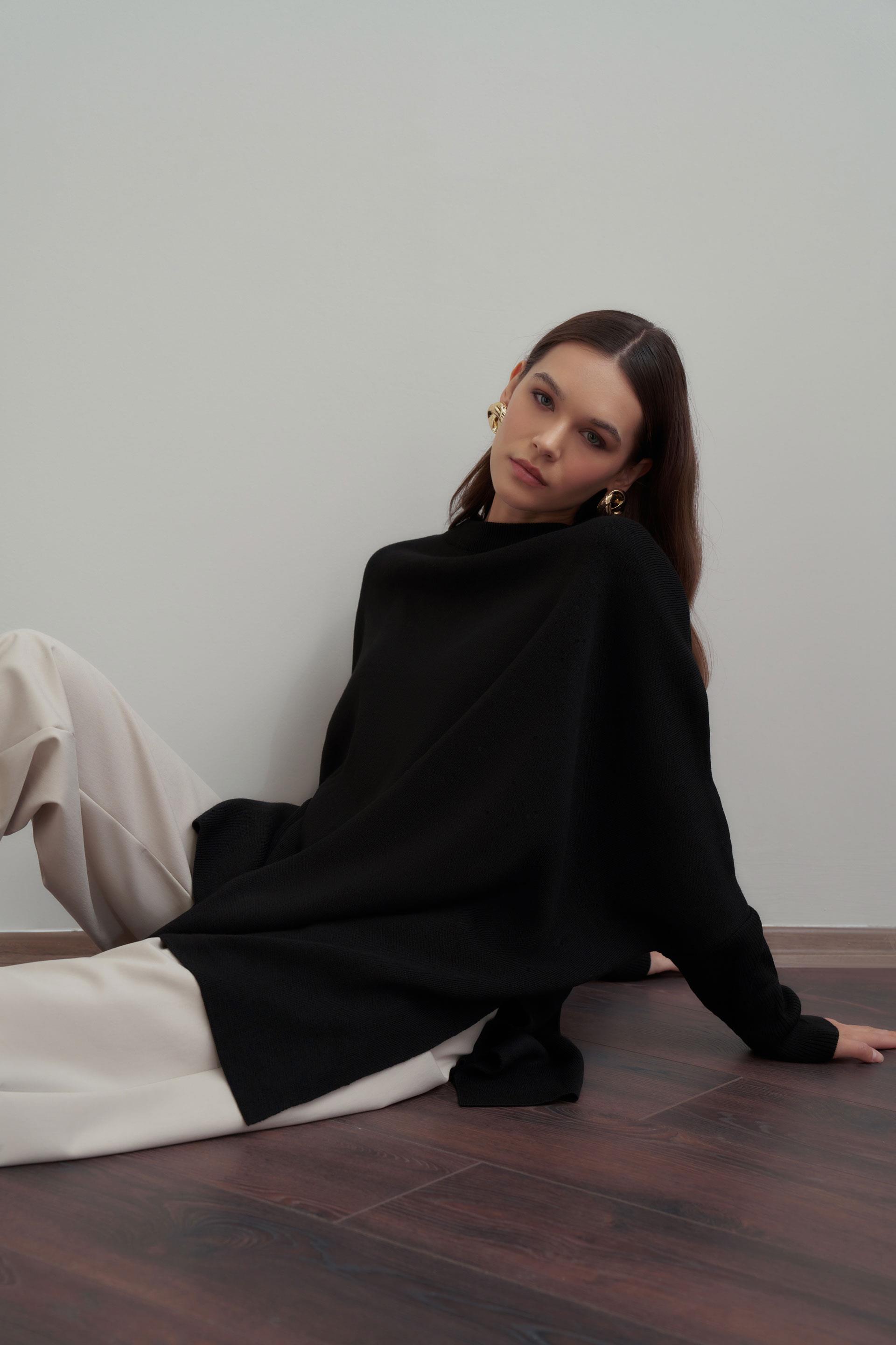 Siyah-Asimetrik Kesim Triko Kazak