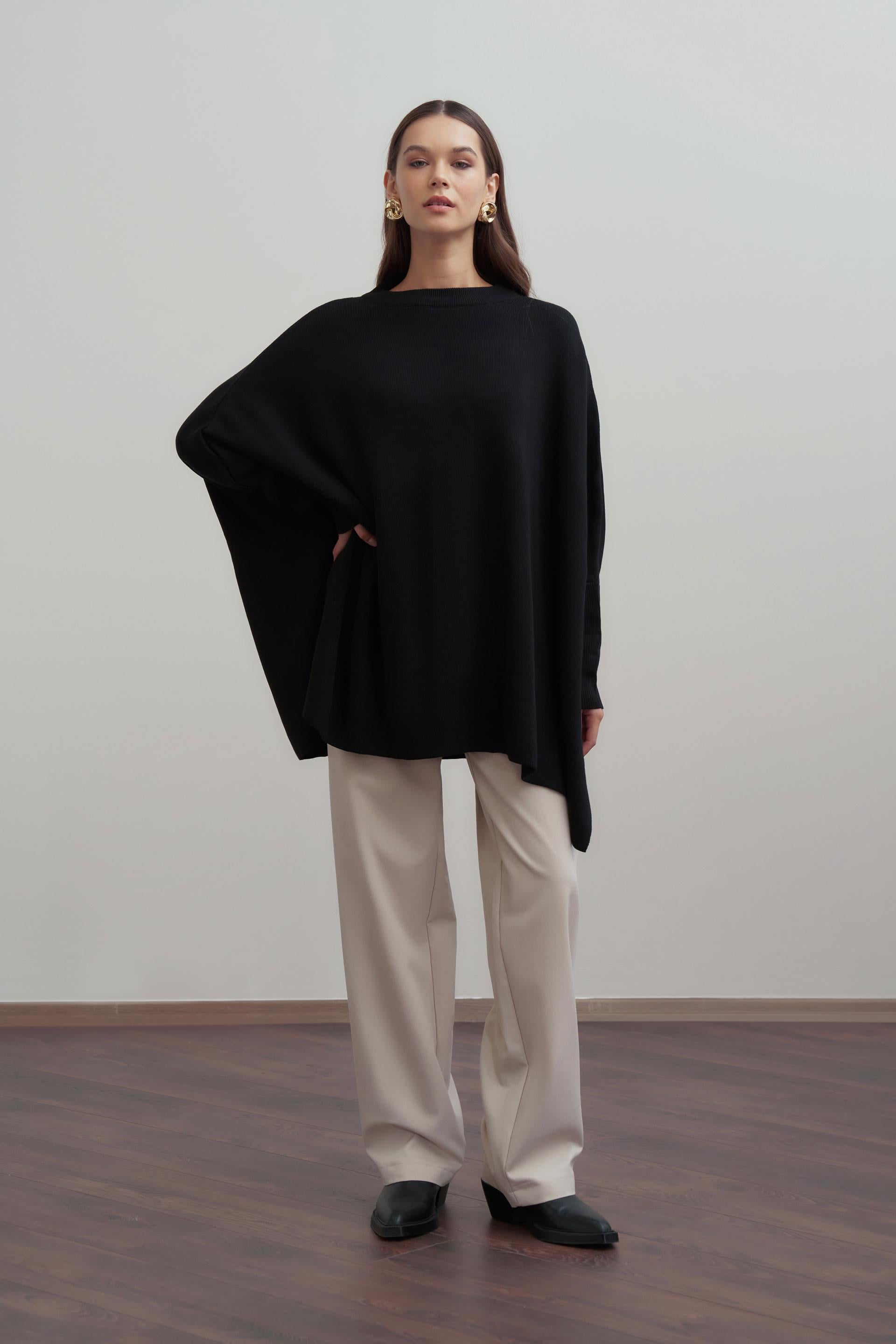 Siyah-Asimetrik Kesim Triko Kazak