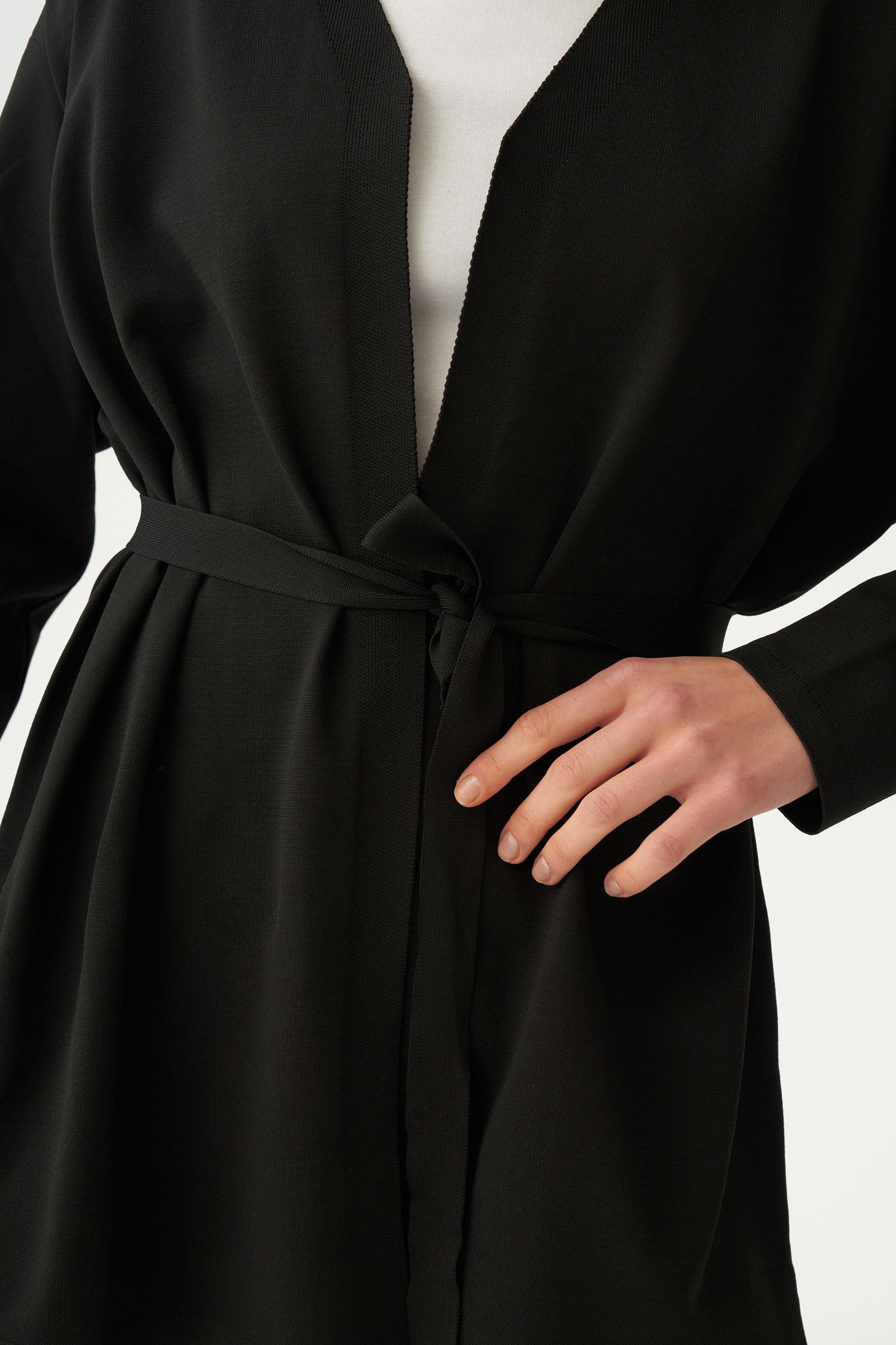 Siyah-Belden Baglamalı Triko Pantolonlu Takım