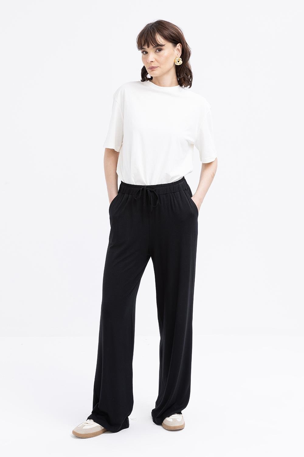Siyah-Beli Bağcıklı Cepli Geniş Paça Pantolon