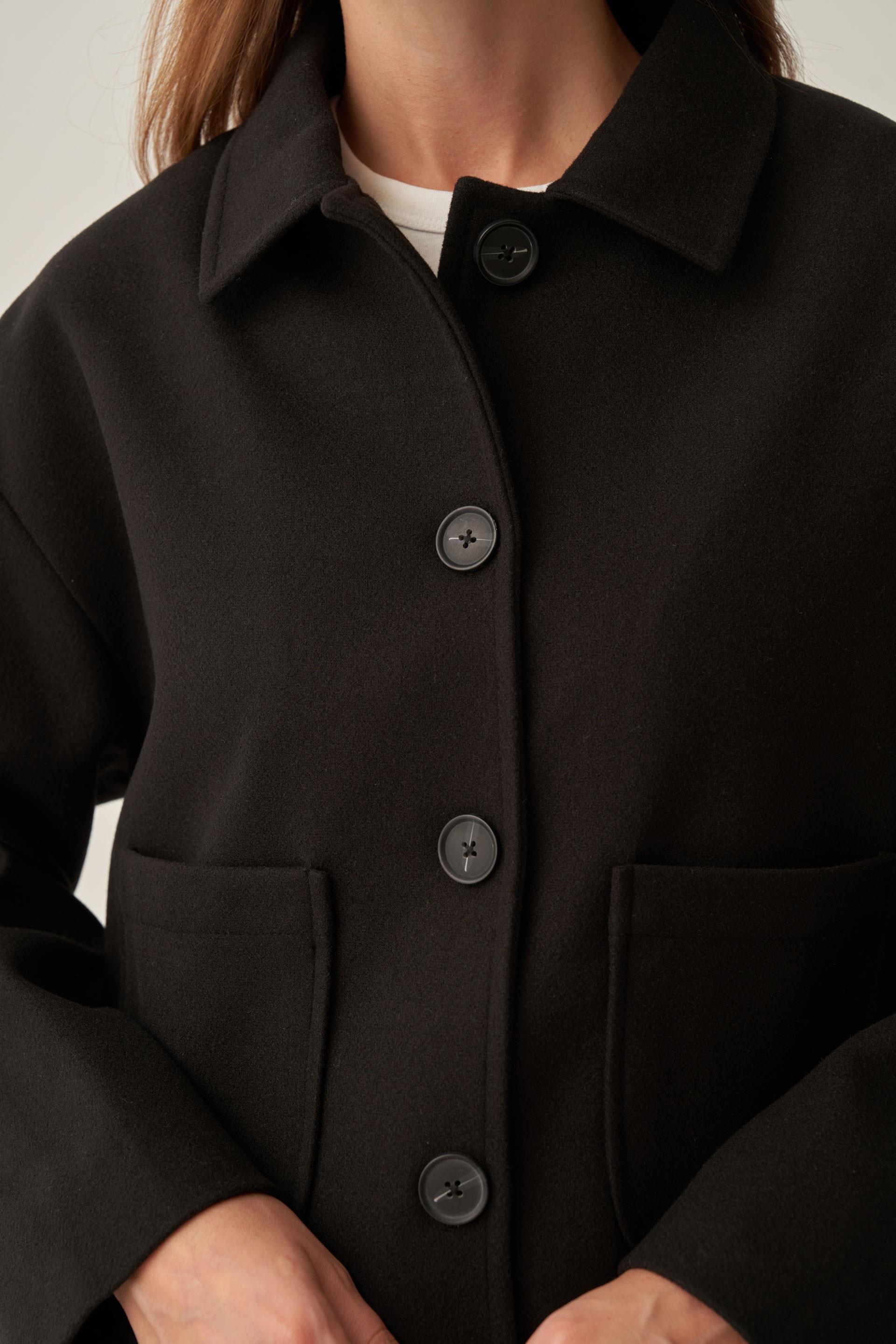 Siyah-Düğmeli Kısa Kaşe Ceket