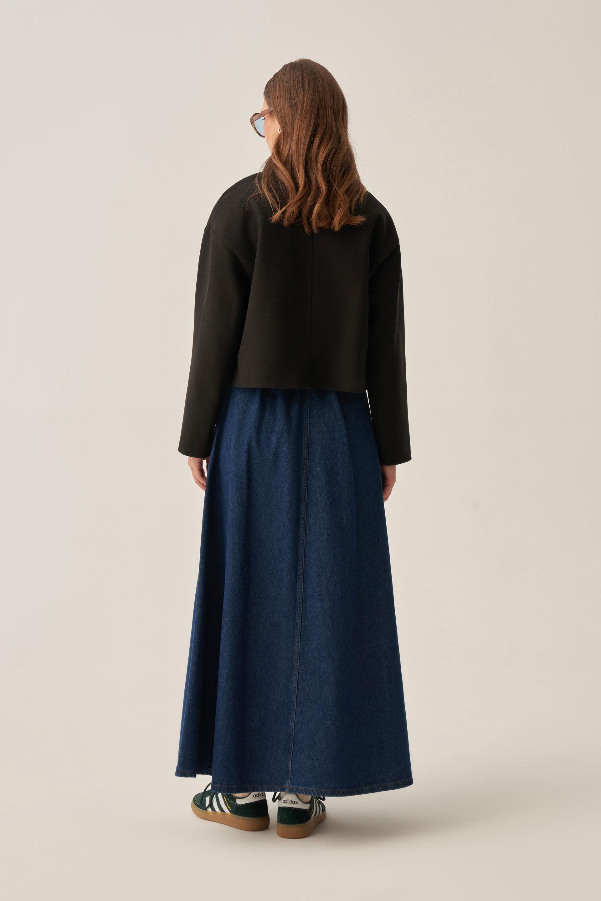 Siyah-Düğmeli Kısa Kaşe Ceket