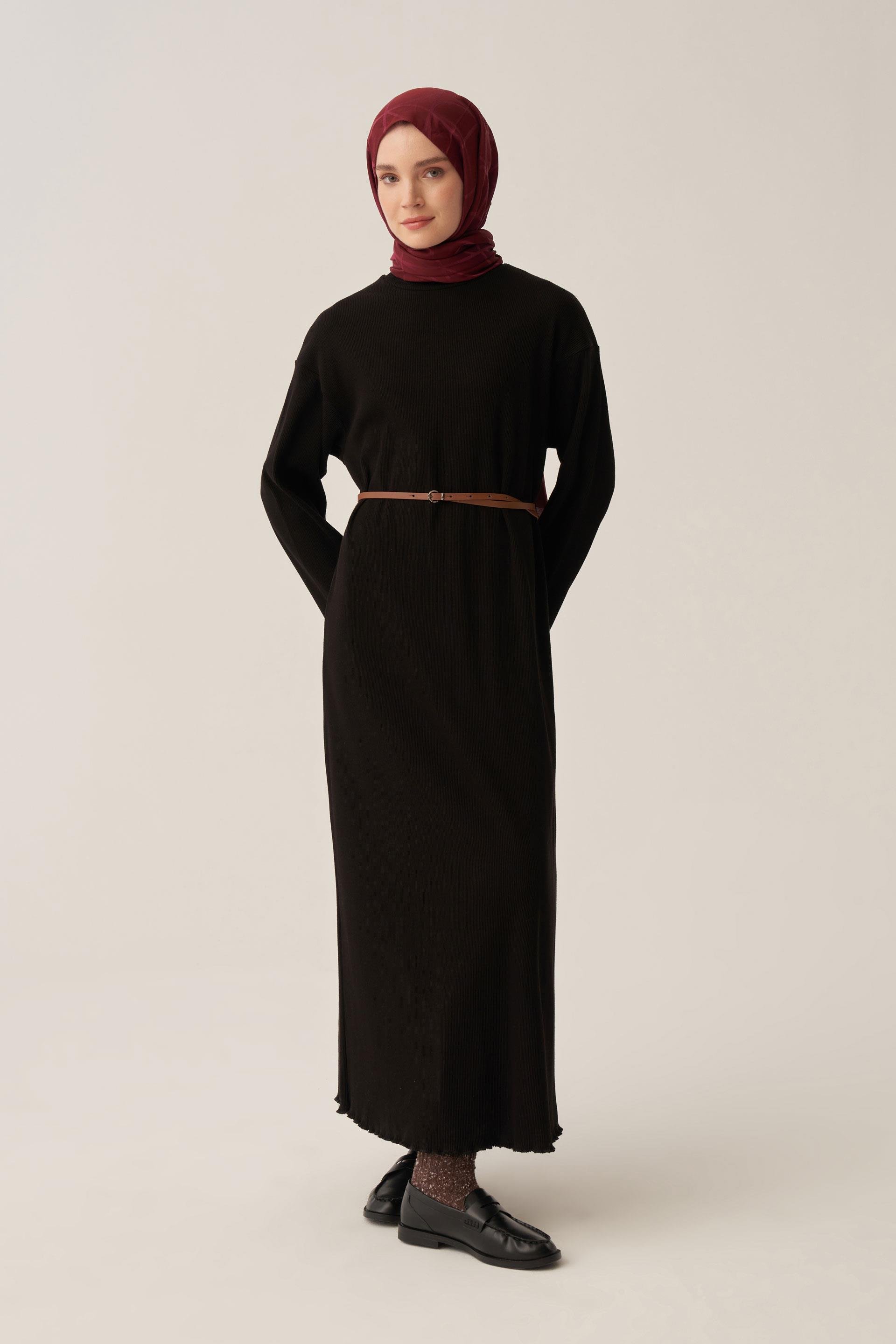 Siyah-Fırfır Detaylı Kaşkorse Elbise