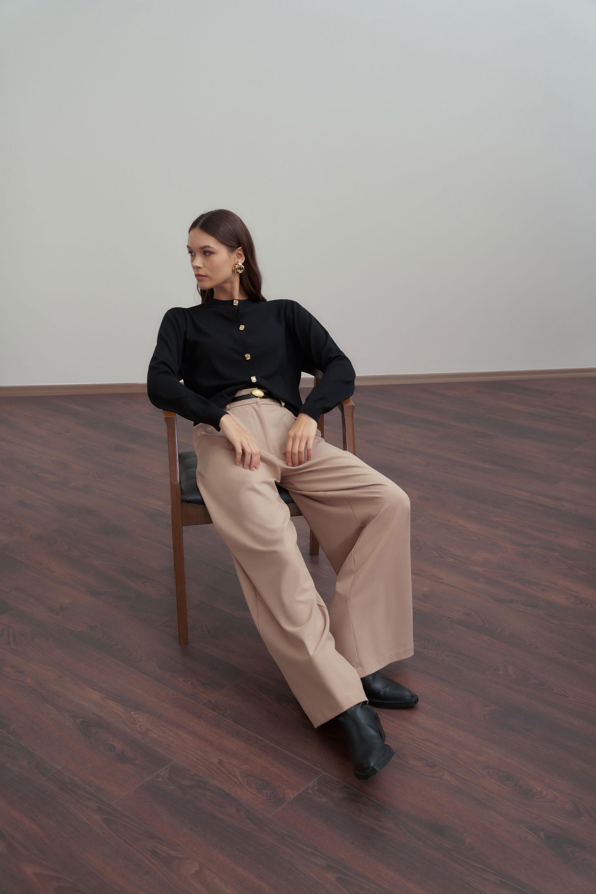 Siyah-Gold Dügmeli Hırka