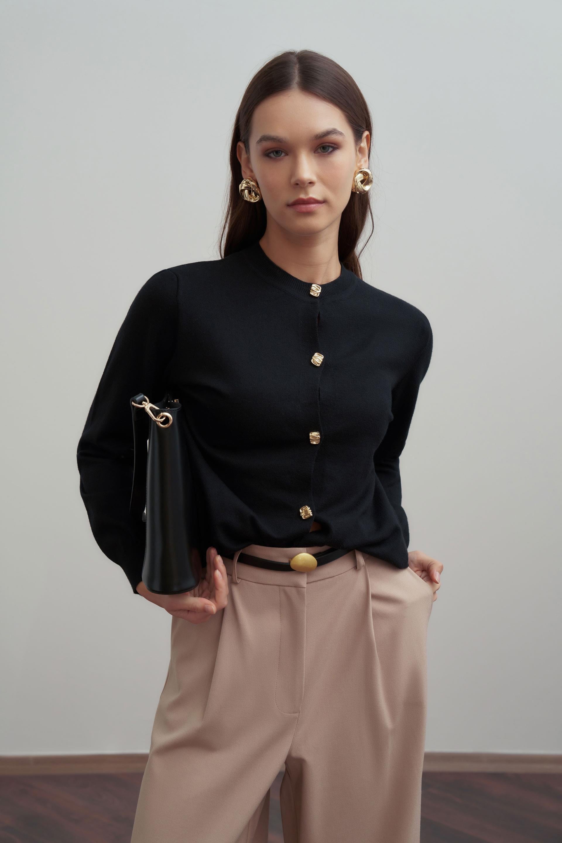 Siyah-Gold Dügmeli Hırka