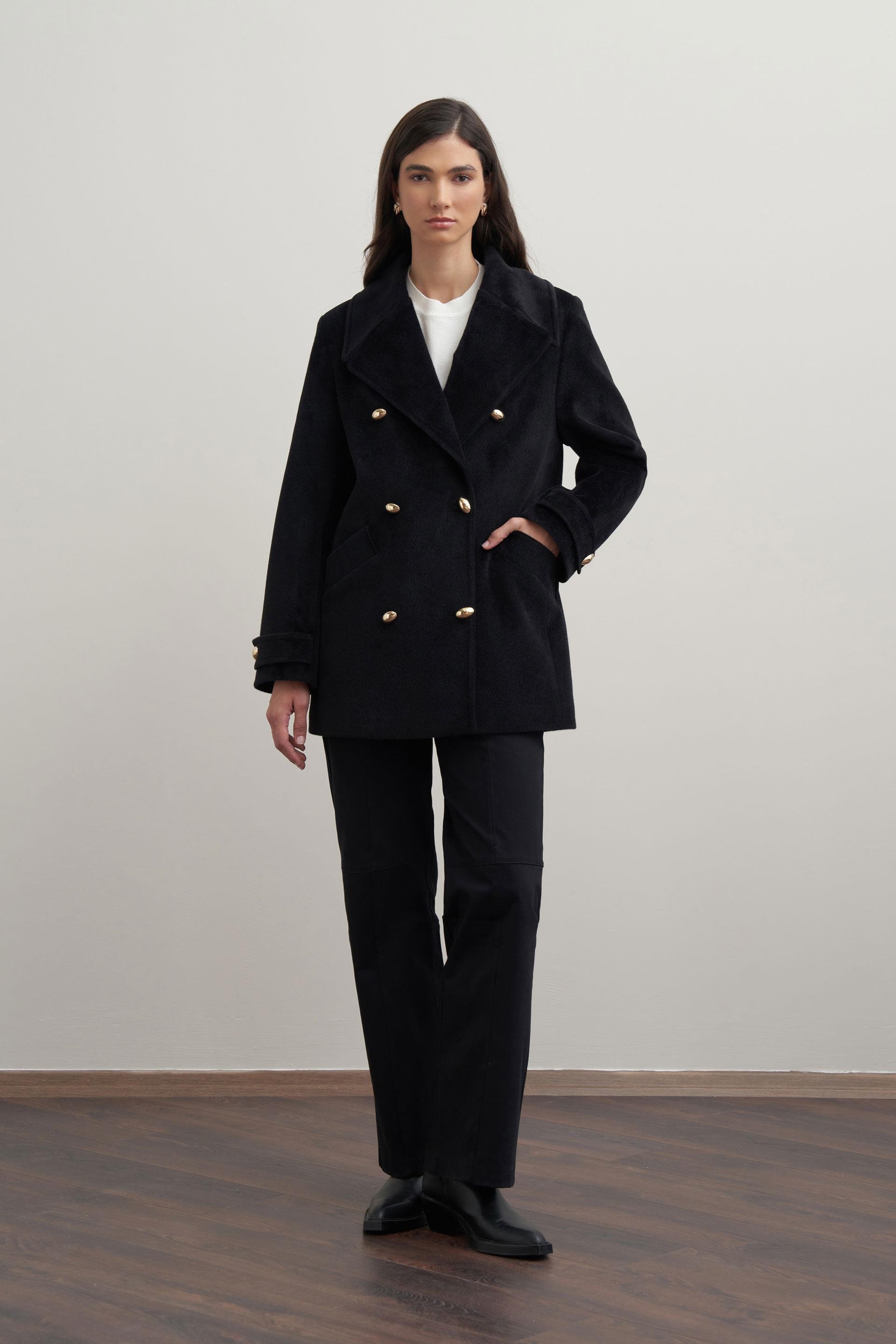 Siyah-Gold Dügmeli Kaşe Kaban