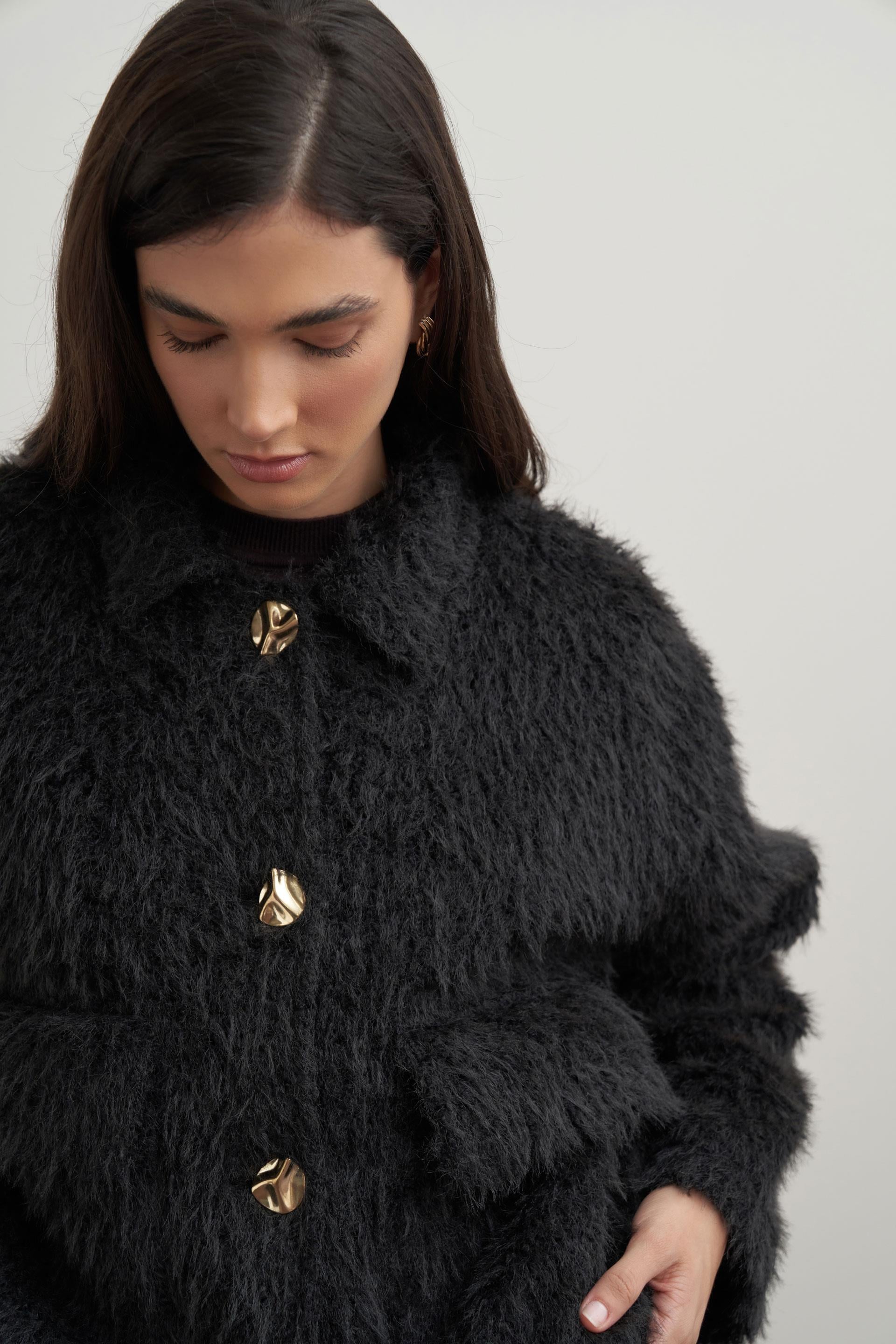 Siyah-Gold Dügmeli Peluş Ceket